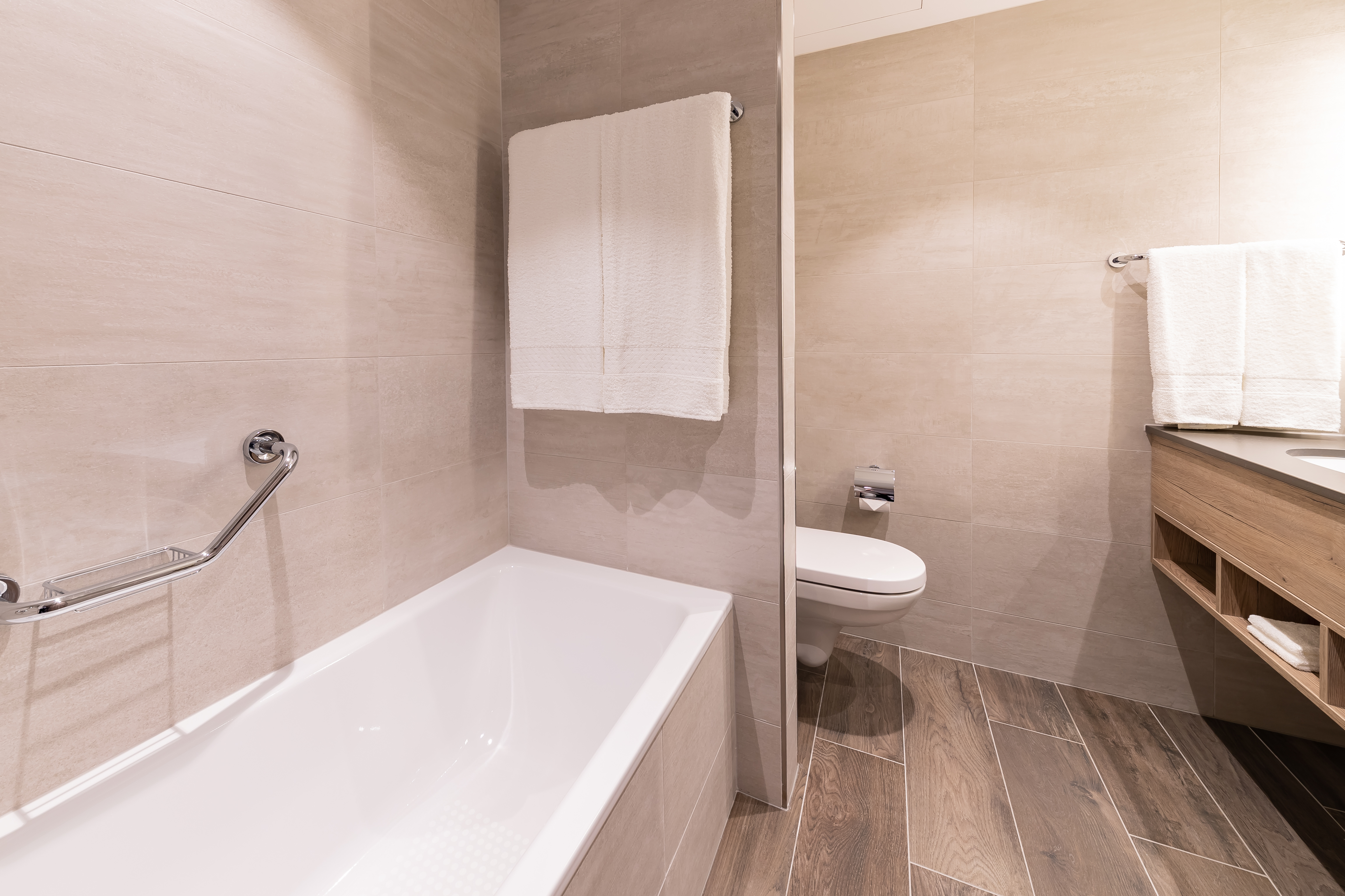 Double Guest Room Queen Bed