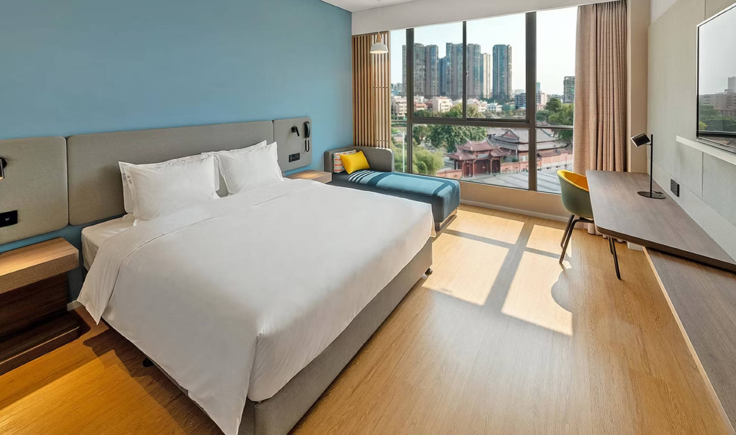 Double King Bed Smoking