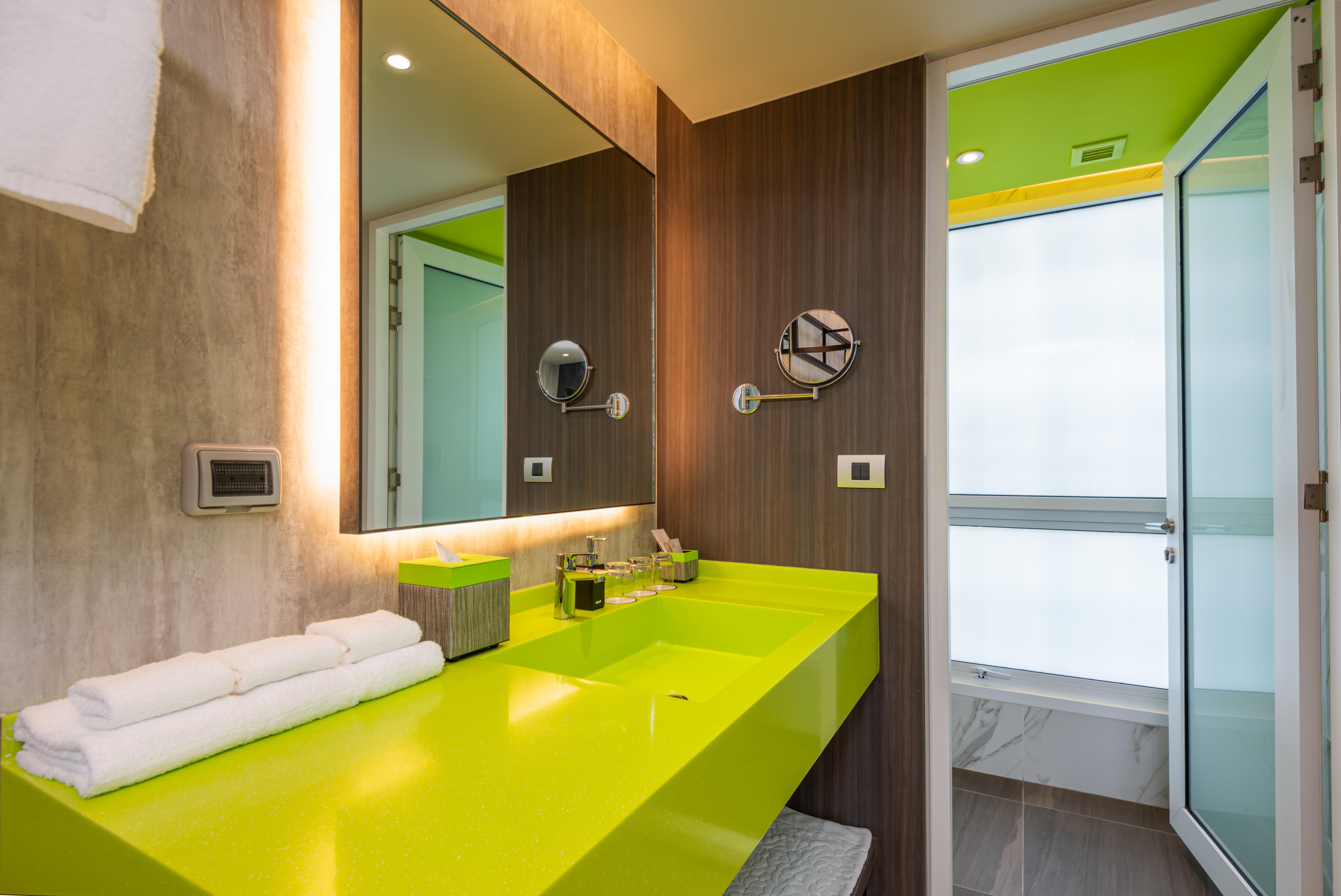 Triple Deluxe City View