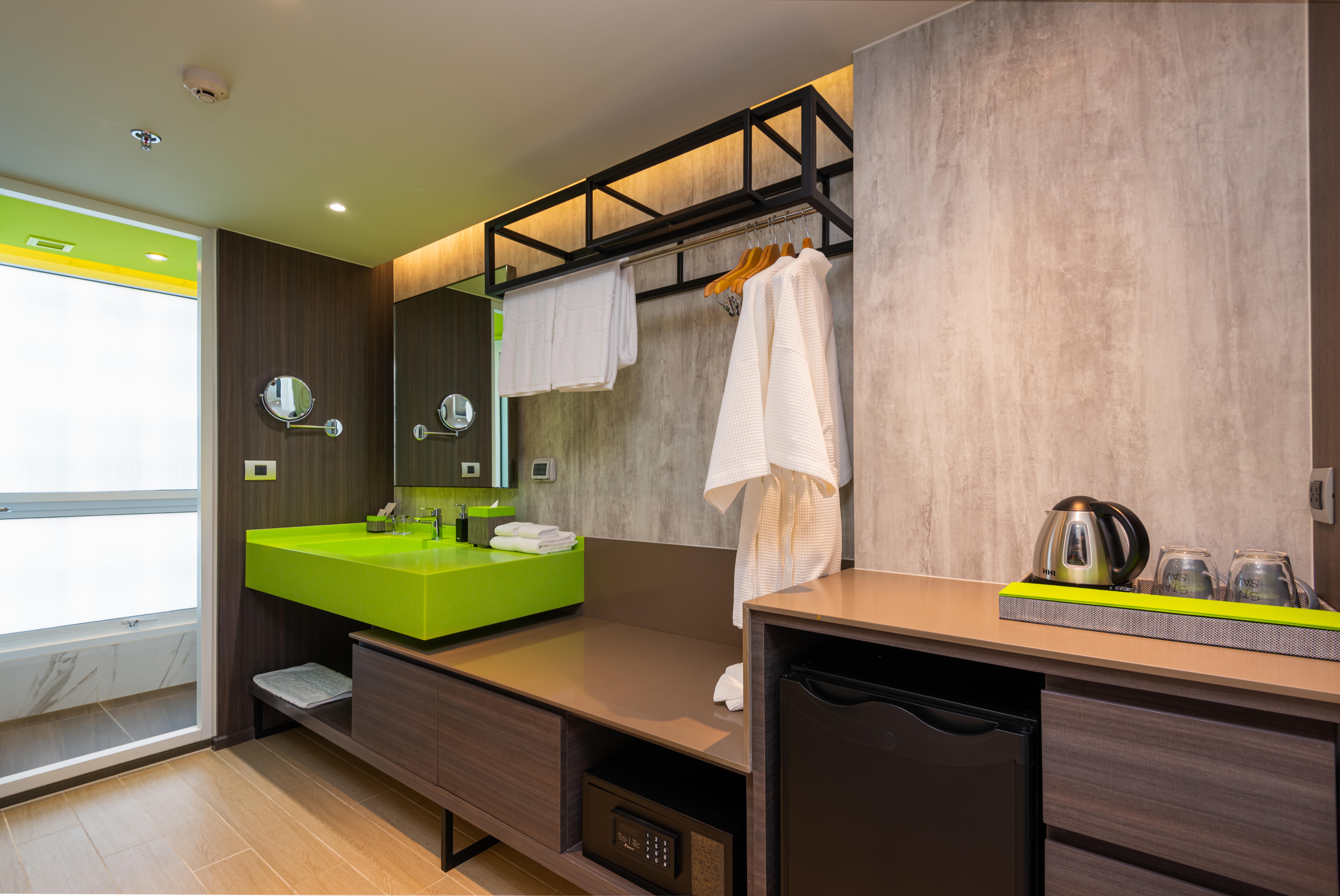 Triple Premier City View