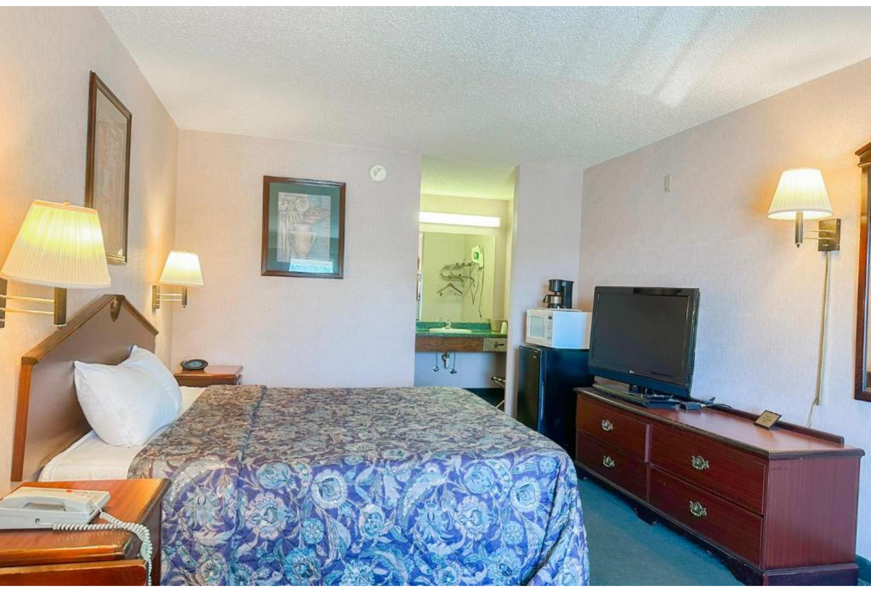 Room King Bed Smoking