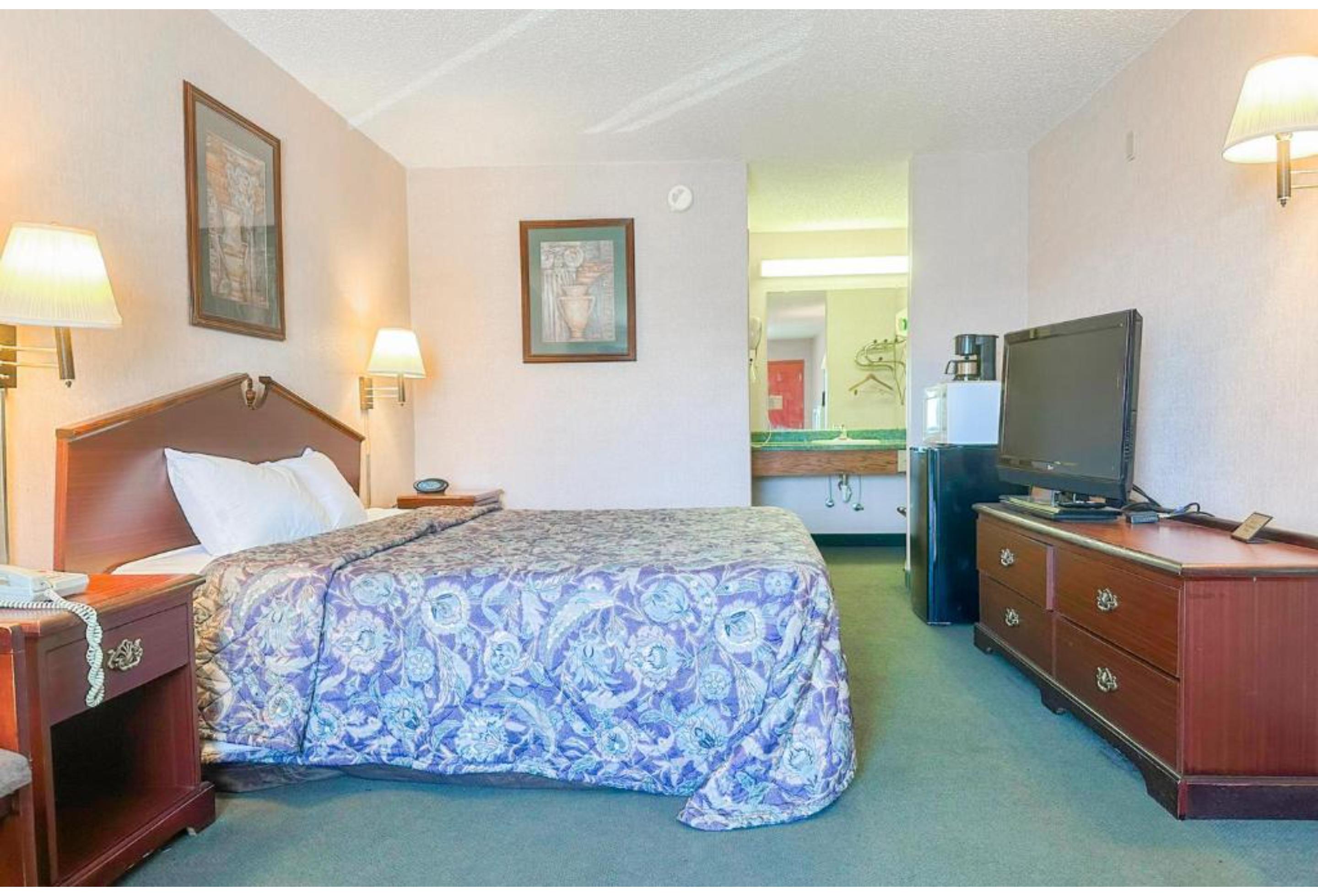 Room King Bed Smoking