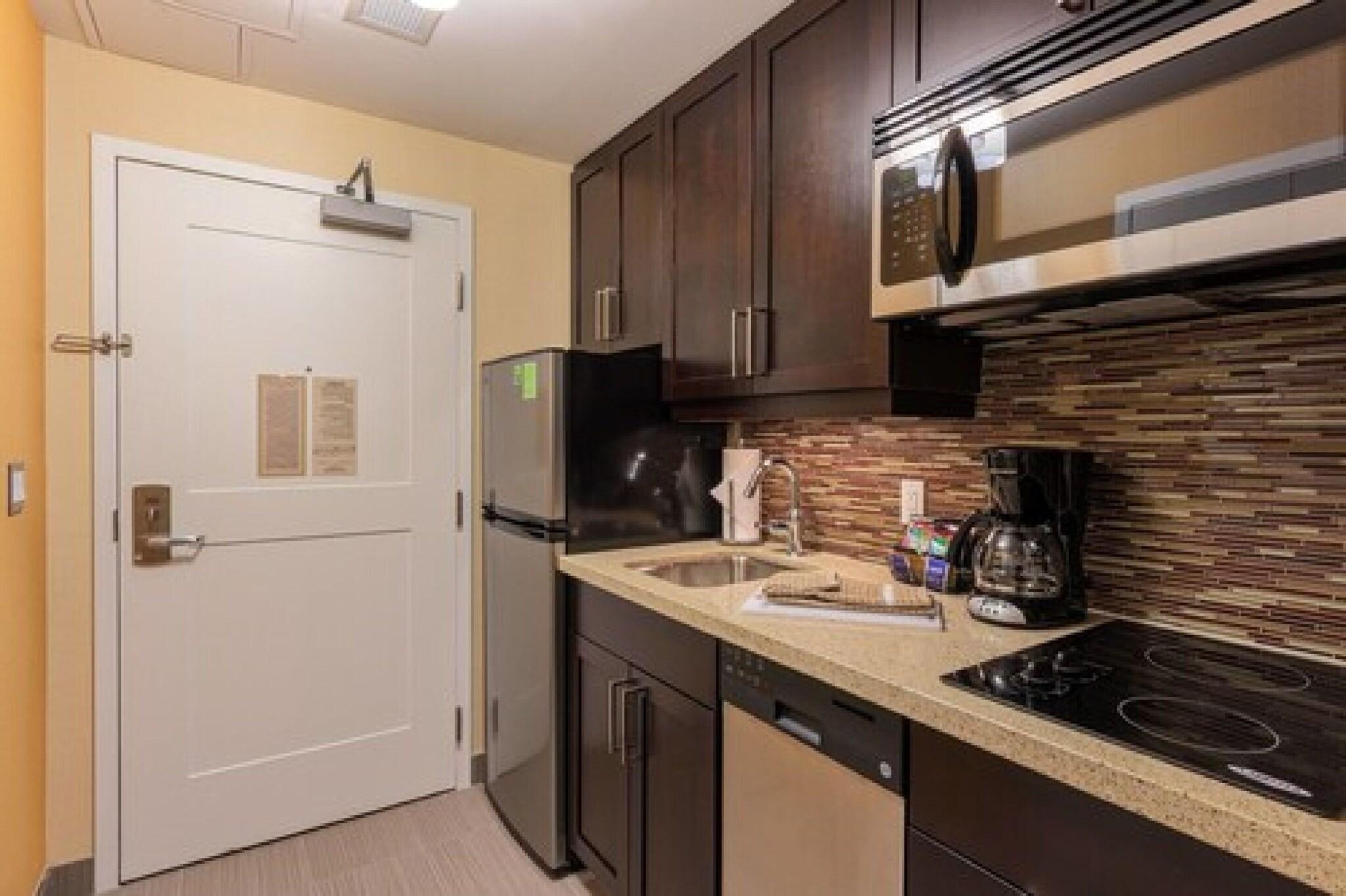 Studio Two Queen Beds