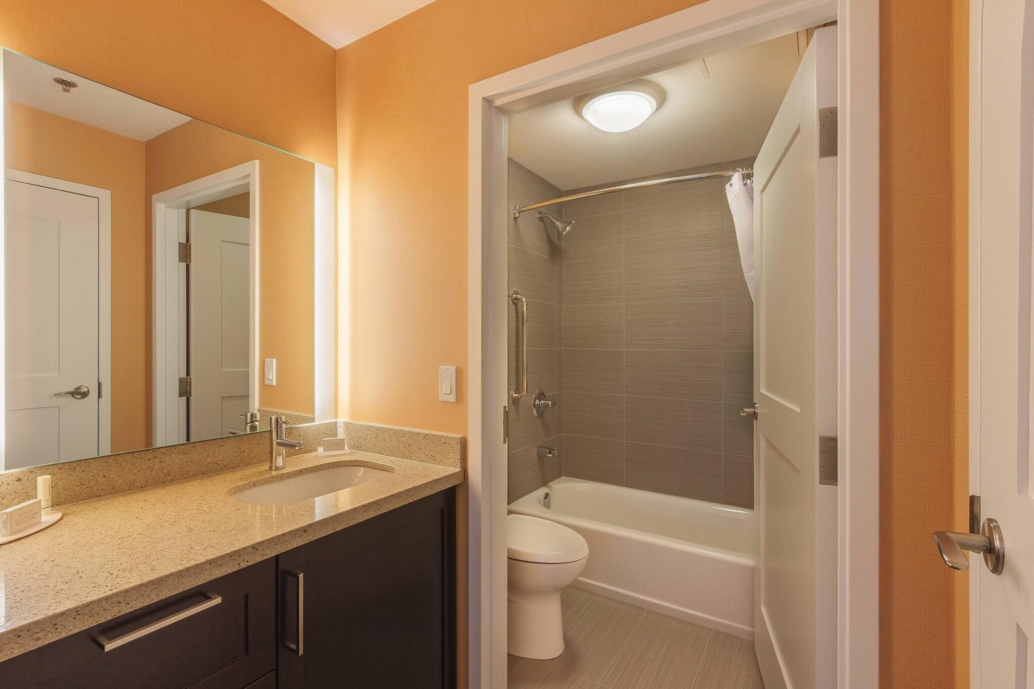 Studio Two Queen Beds