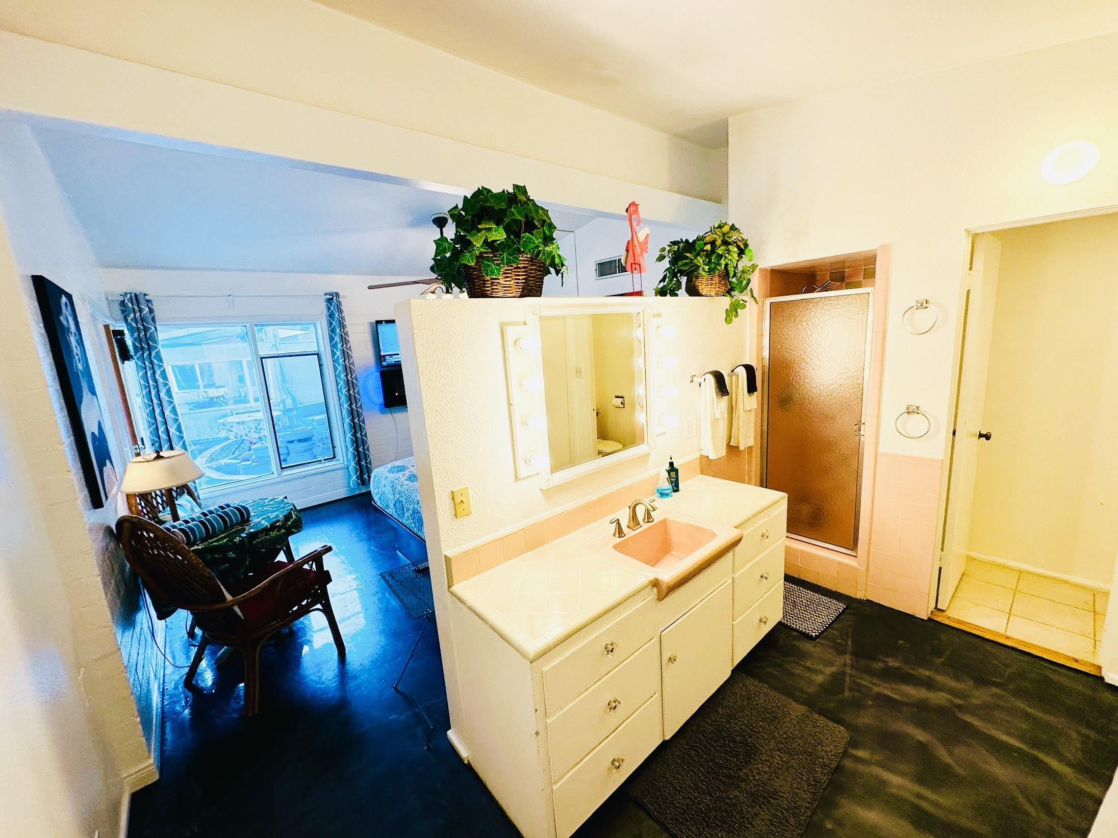 Studio King Size Bed