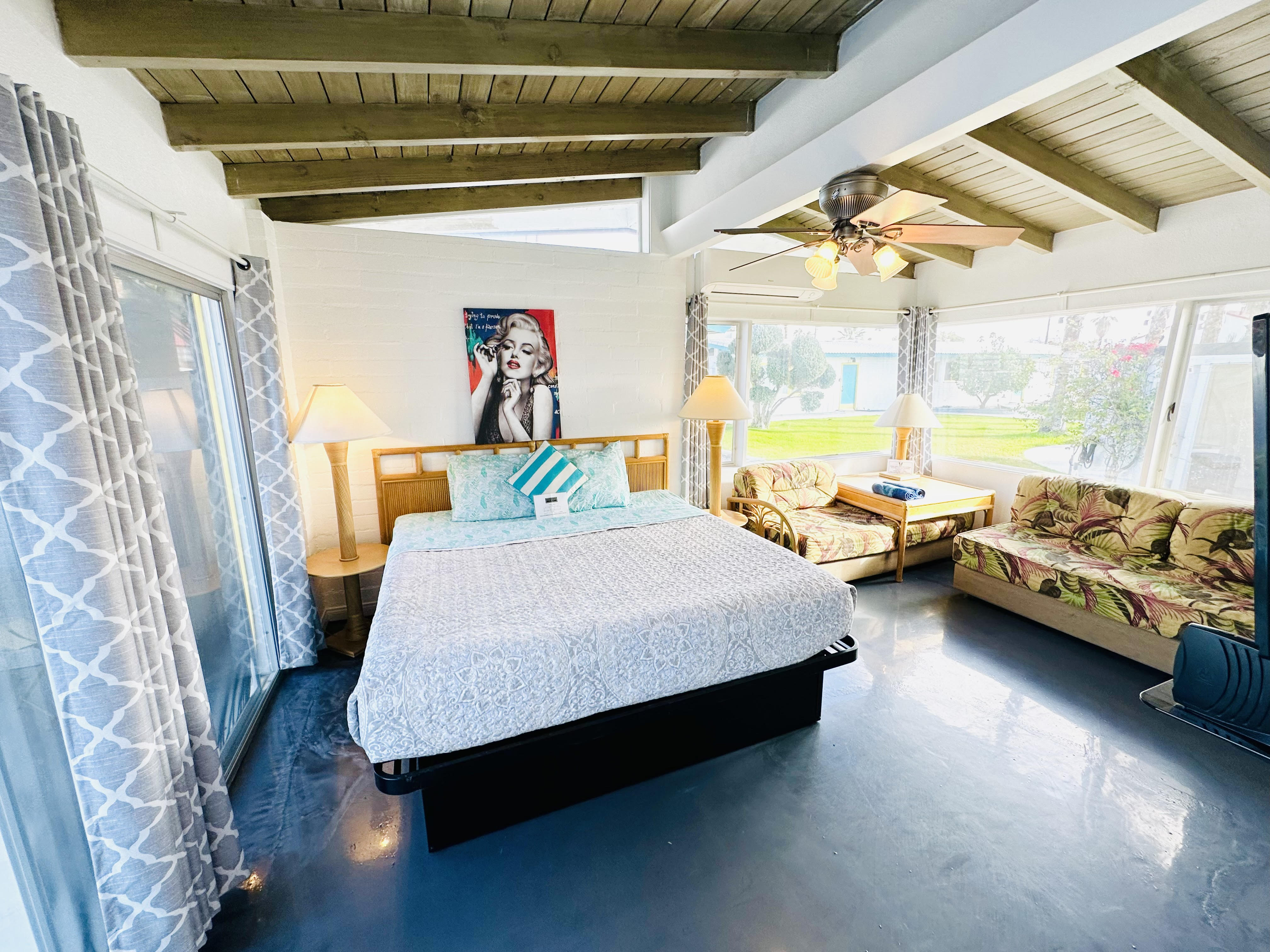 Bungalow Deluxe King Bed