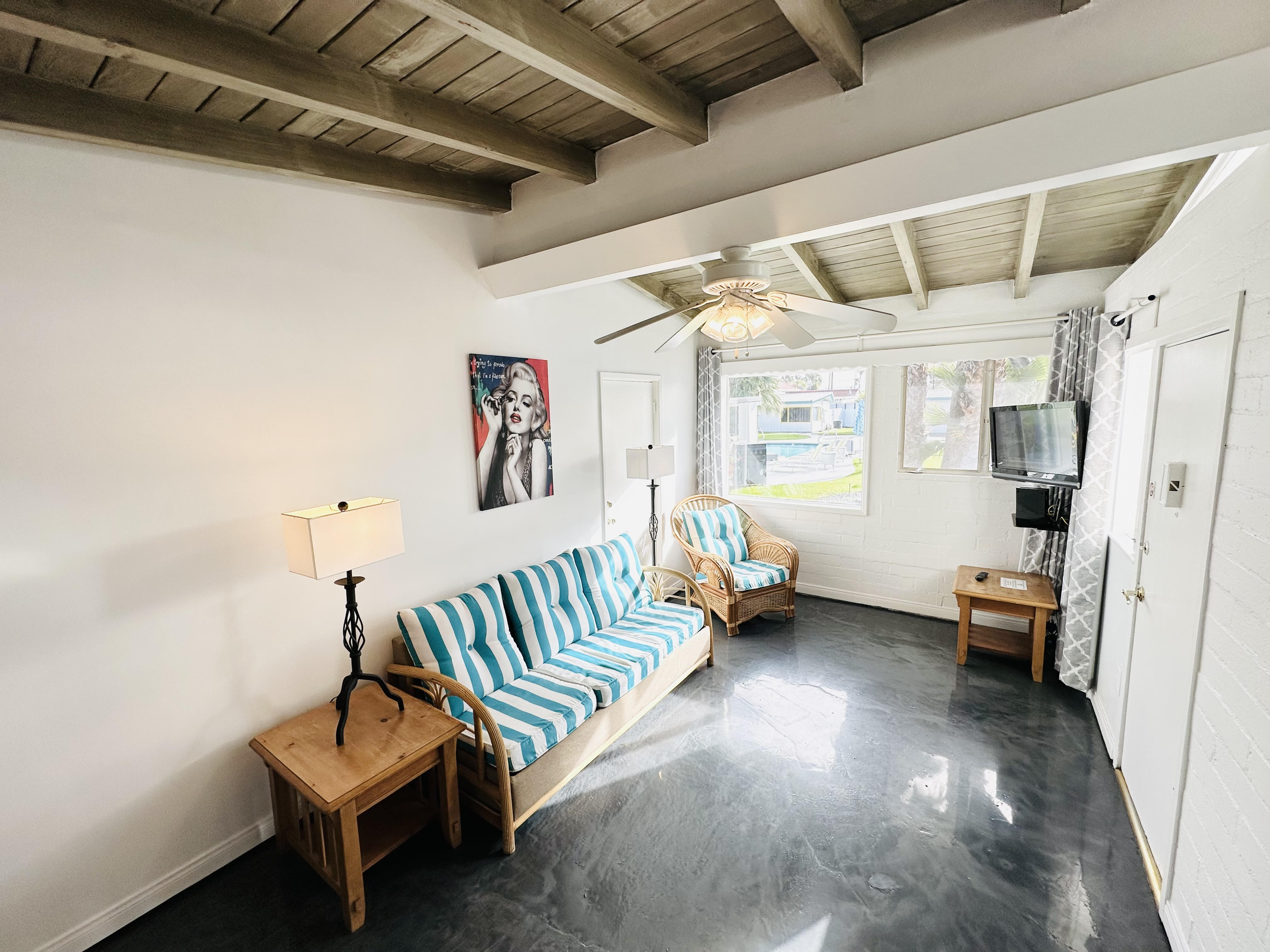 Bungalow King Bed One Bedroom 