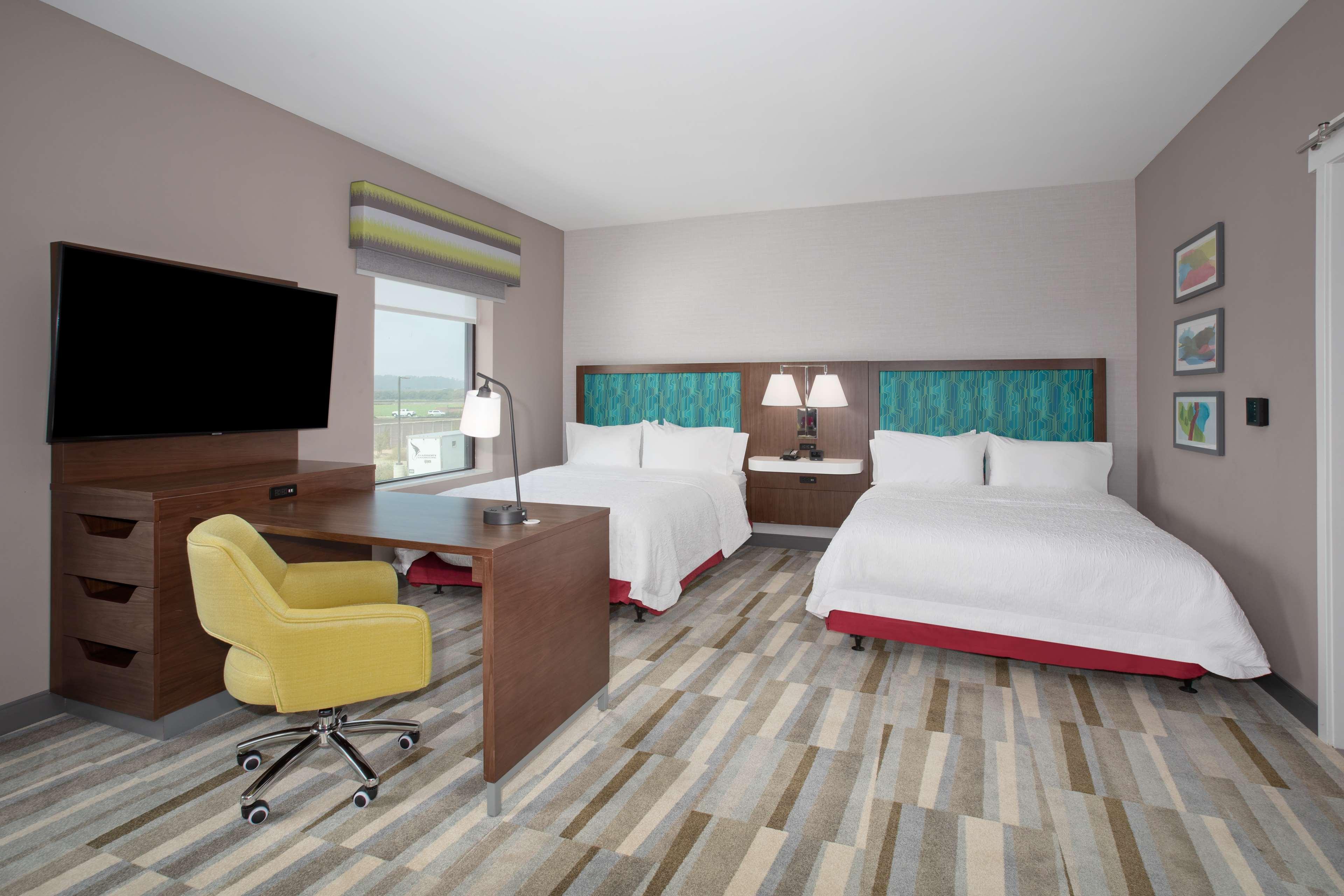 Studio Two Queen Beds