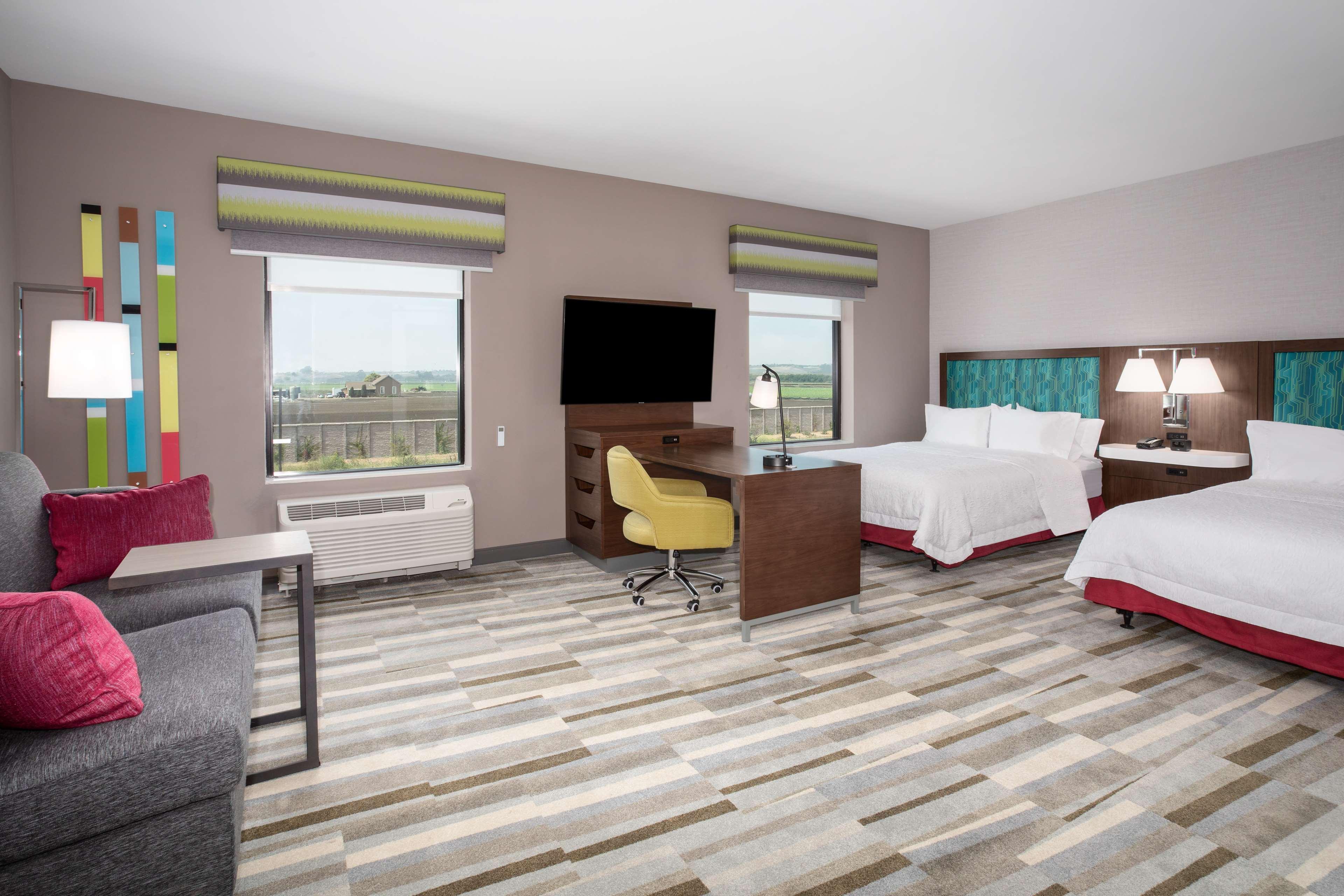 Studio Two Queen Beds