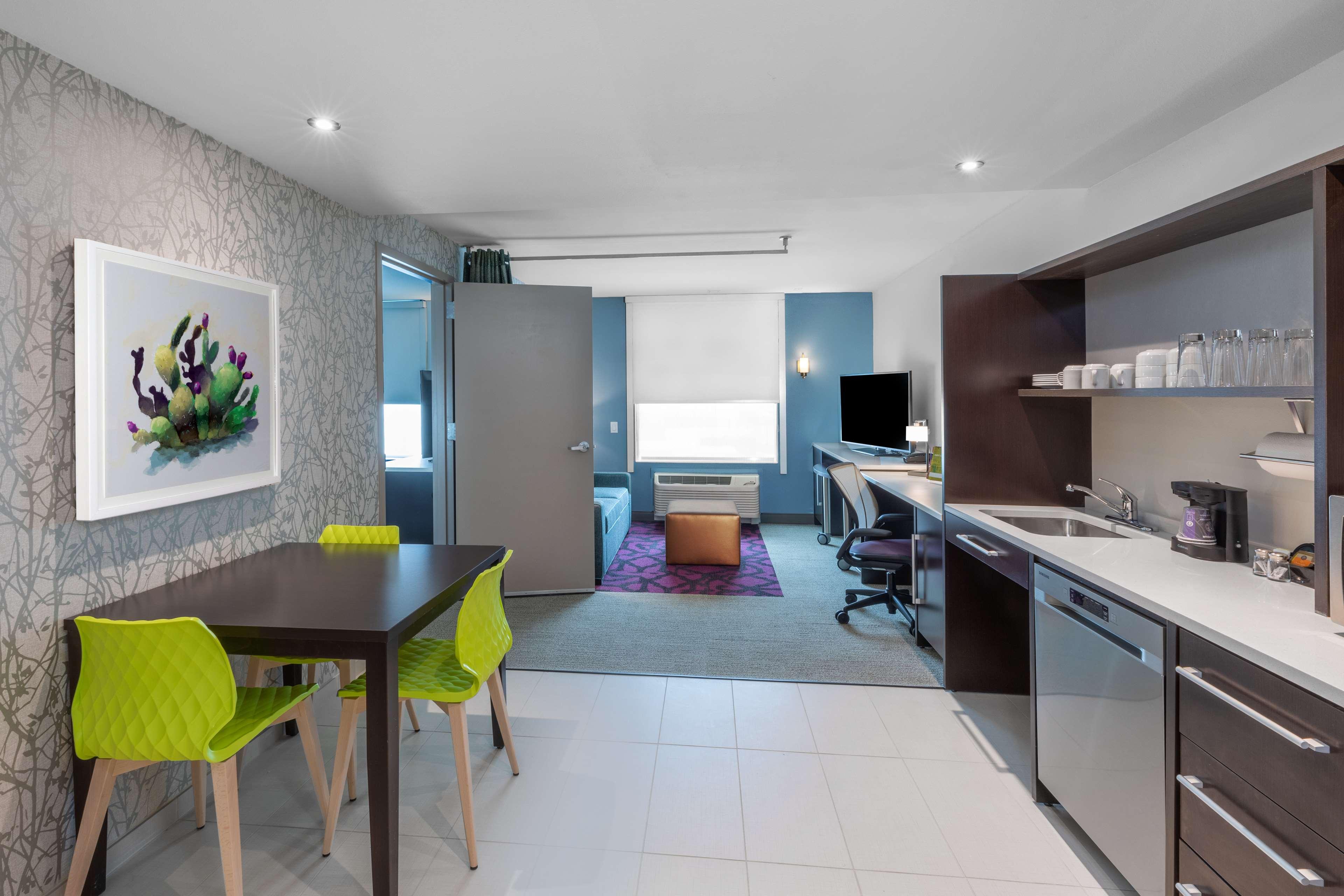 Suite Queen Size Bed