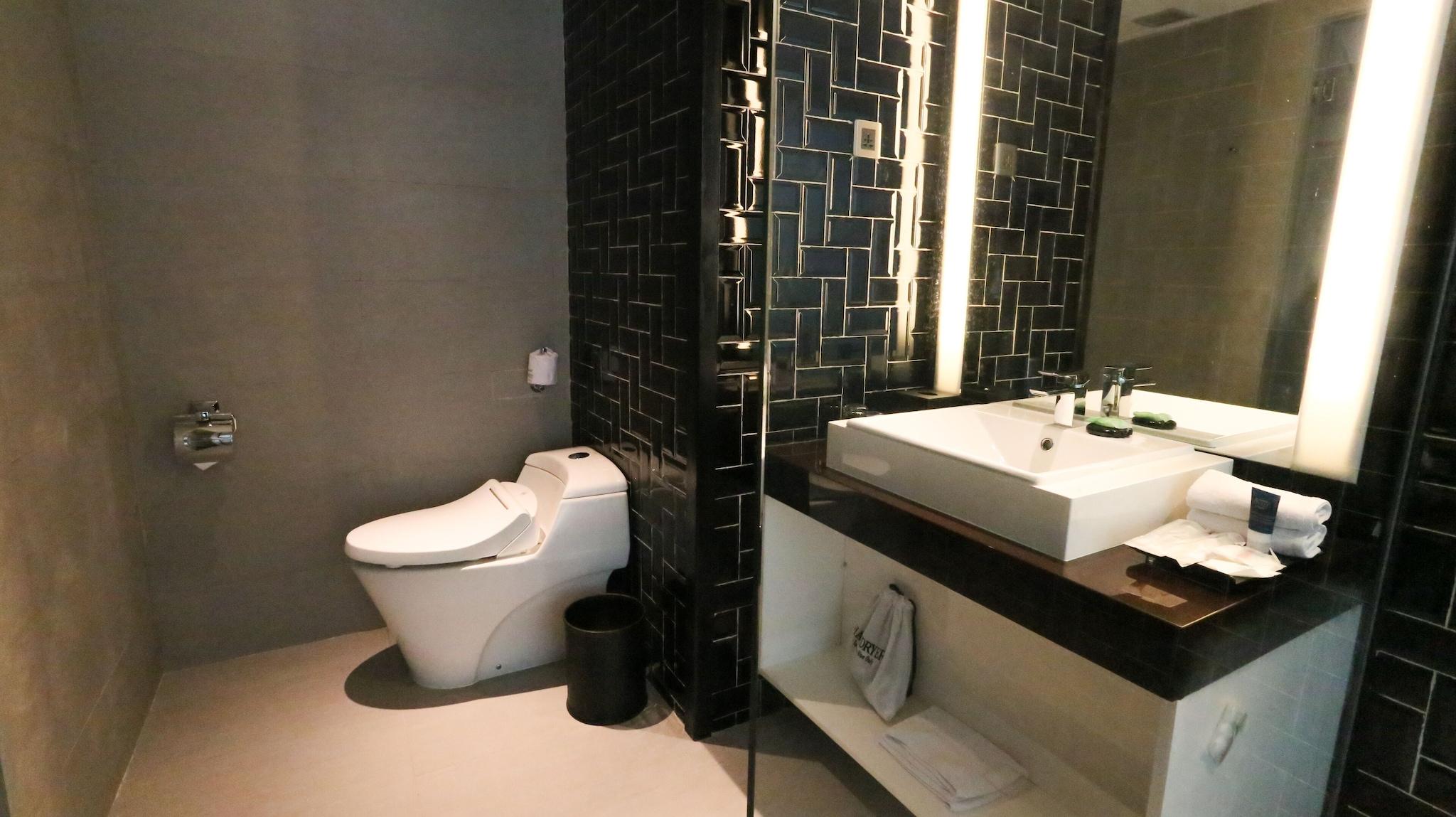 Double City View King Bed