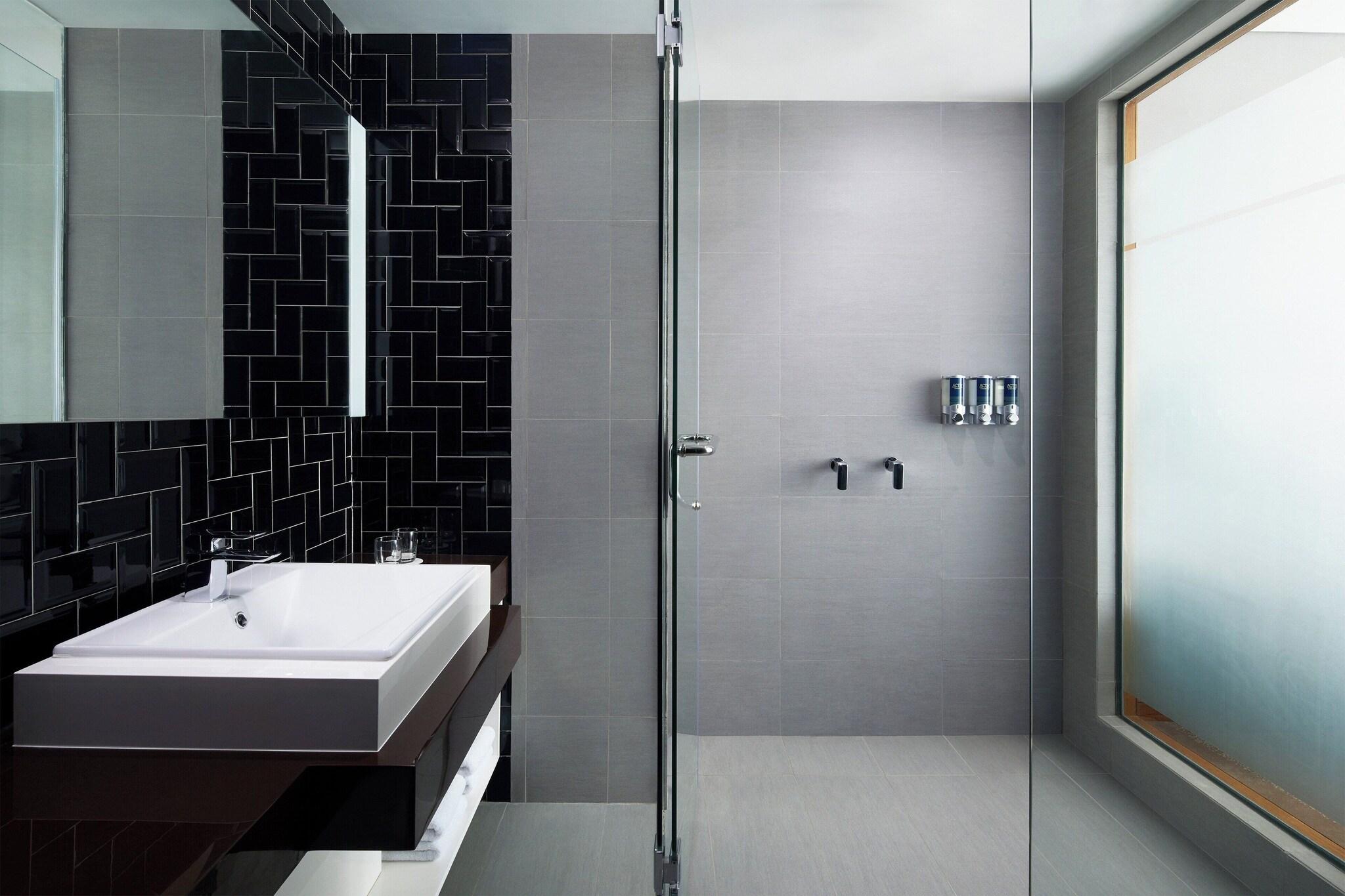 Double Pool View King Bed