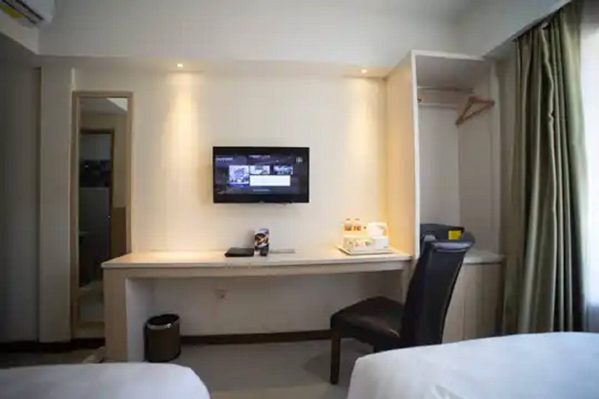 Twin Deluxe