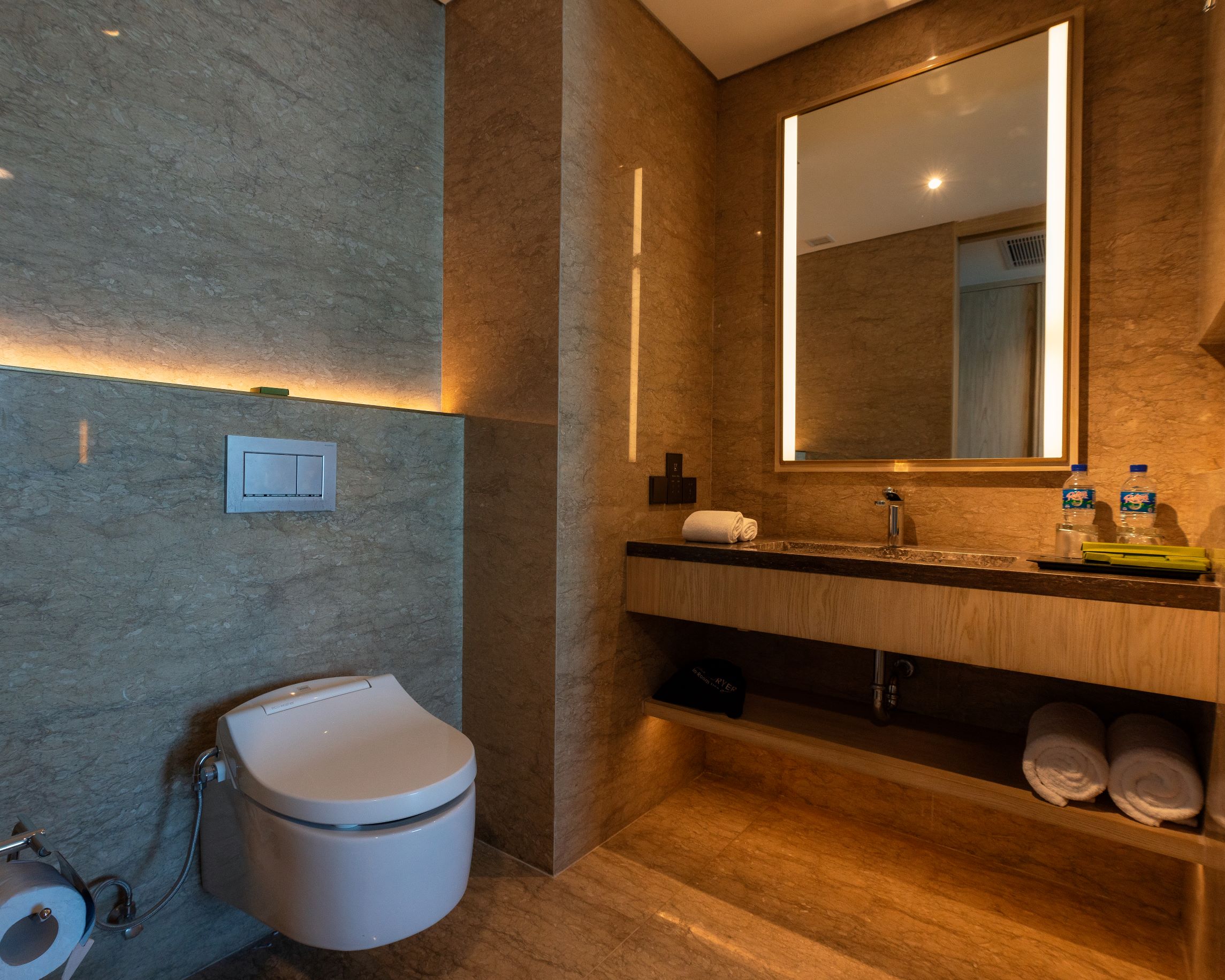 Double Deluxe One Bed