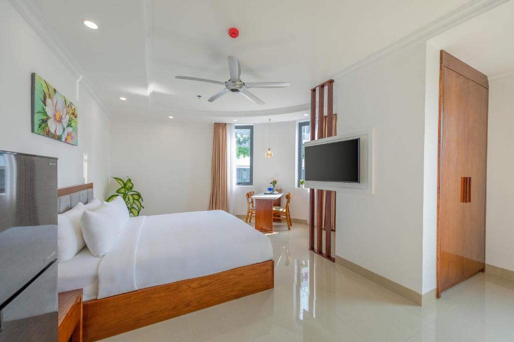 Double Deluxe City View King Bed