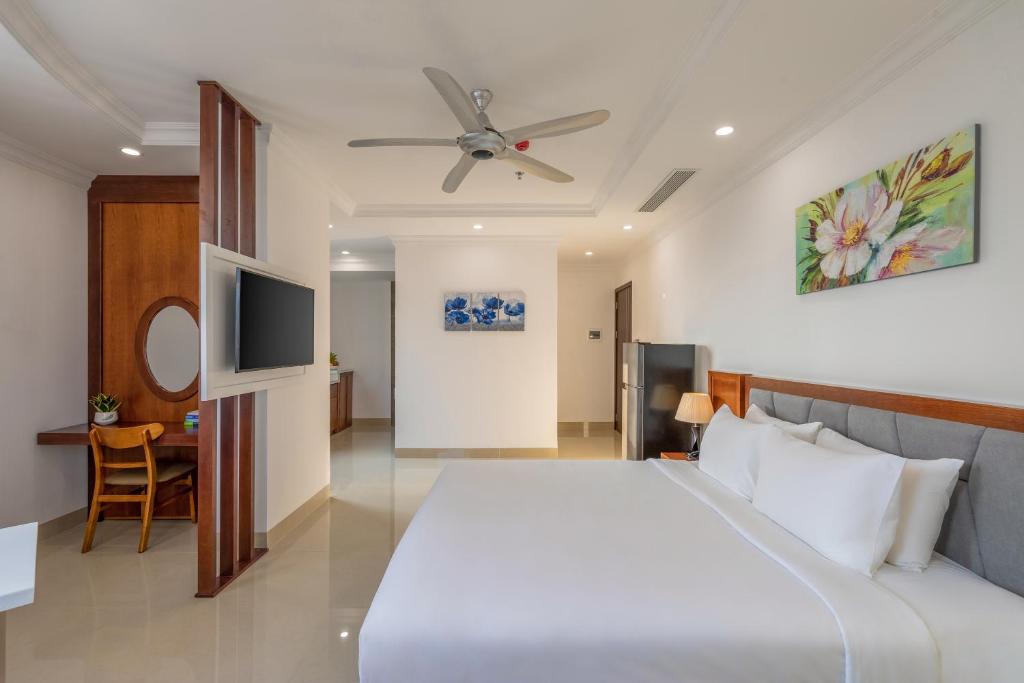 Double Deluxe City View King Bed