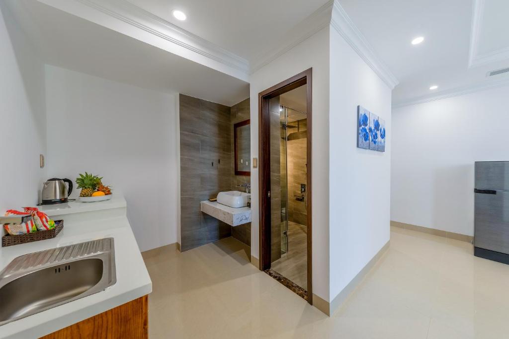 Double Deluxe City View King Bed