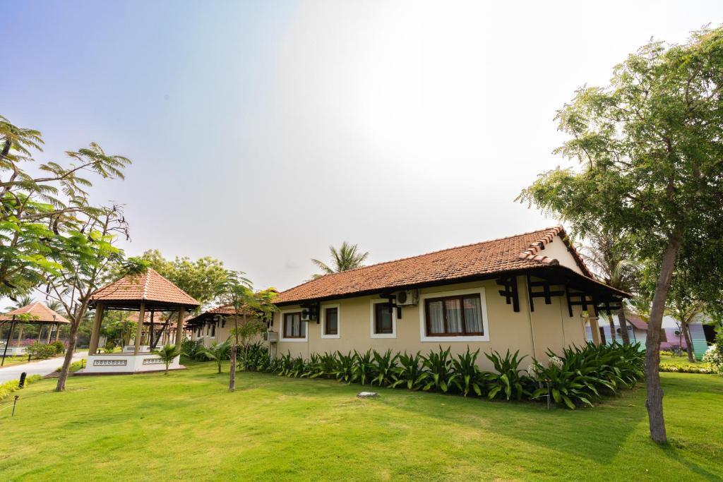 Twin Superior Garden View