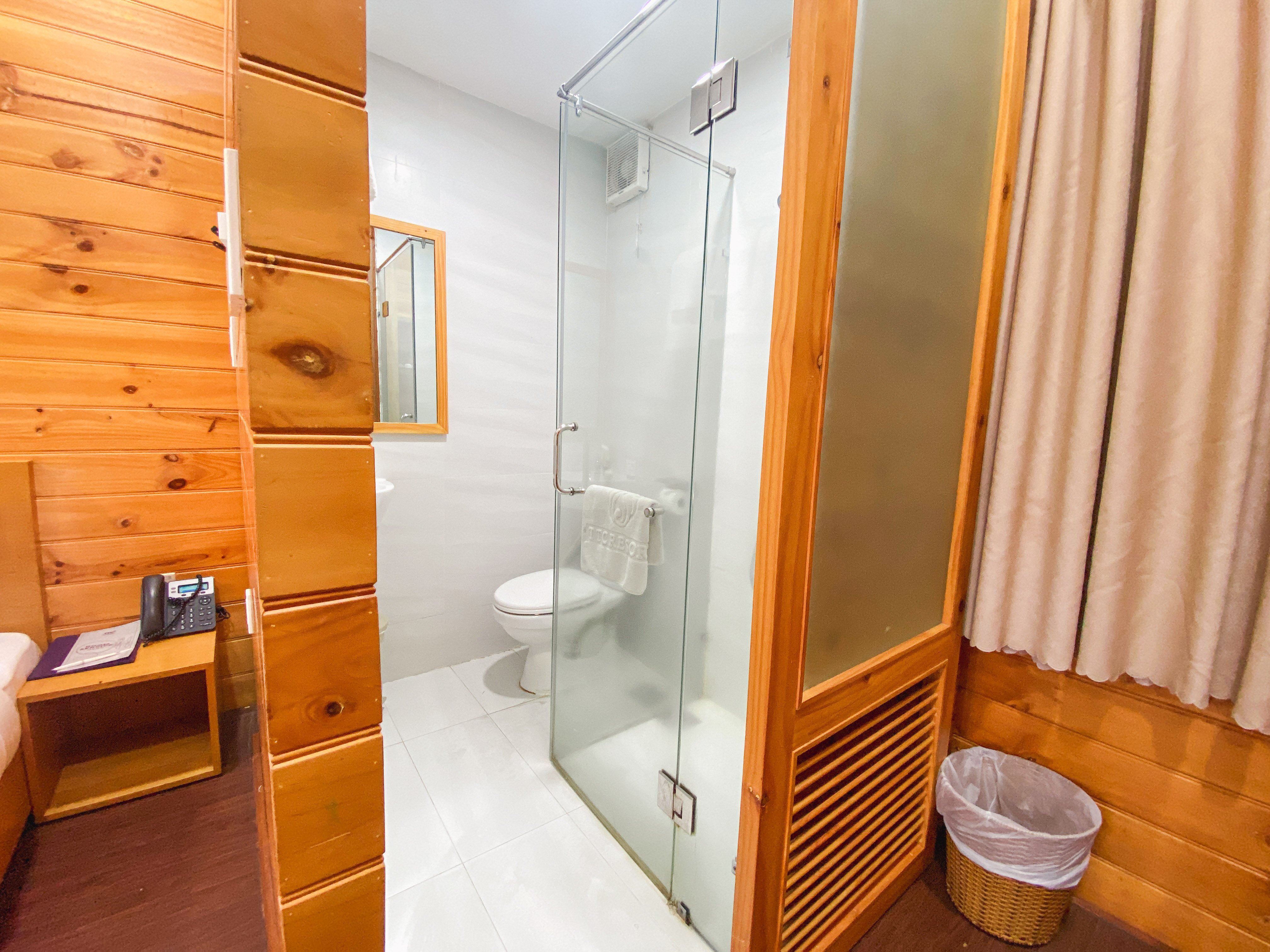 Bungalow Pool View King Bed