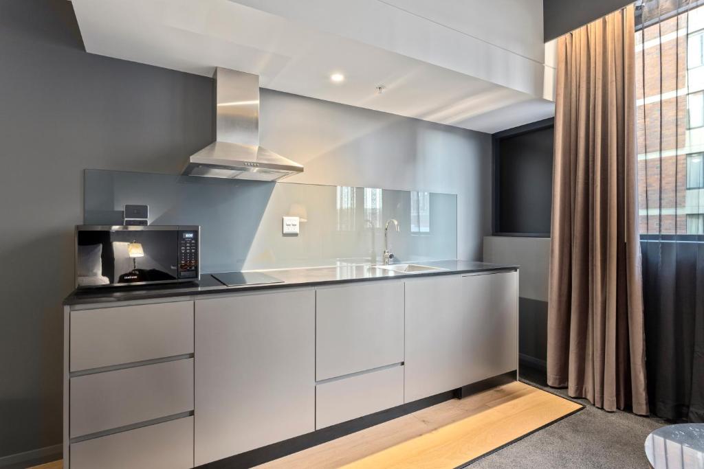 Studio Queen Size Bed