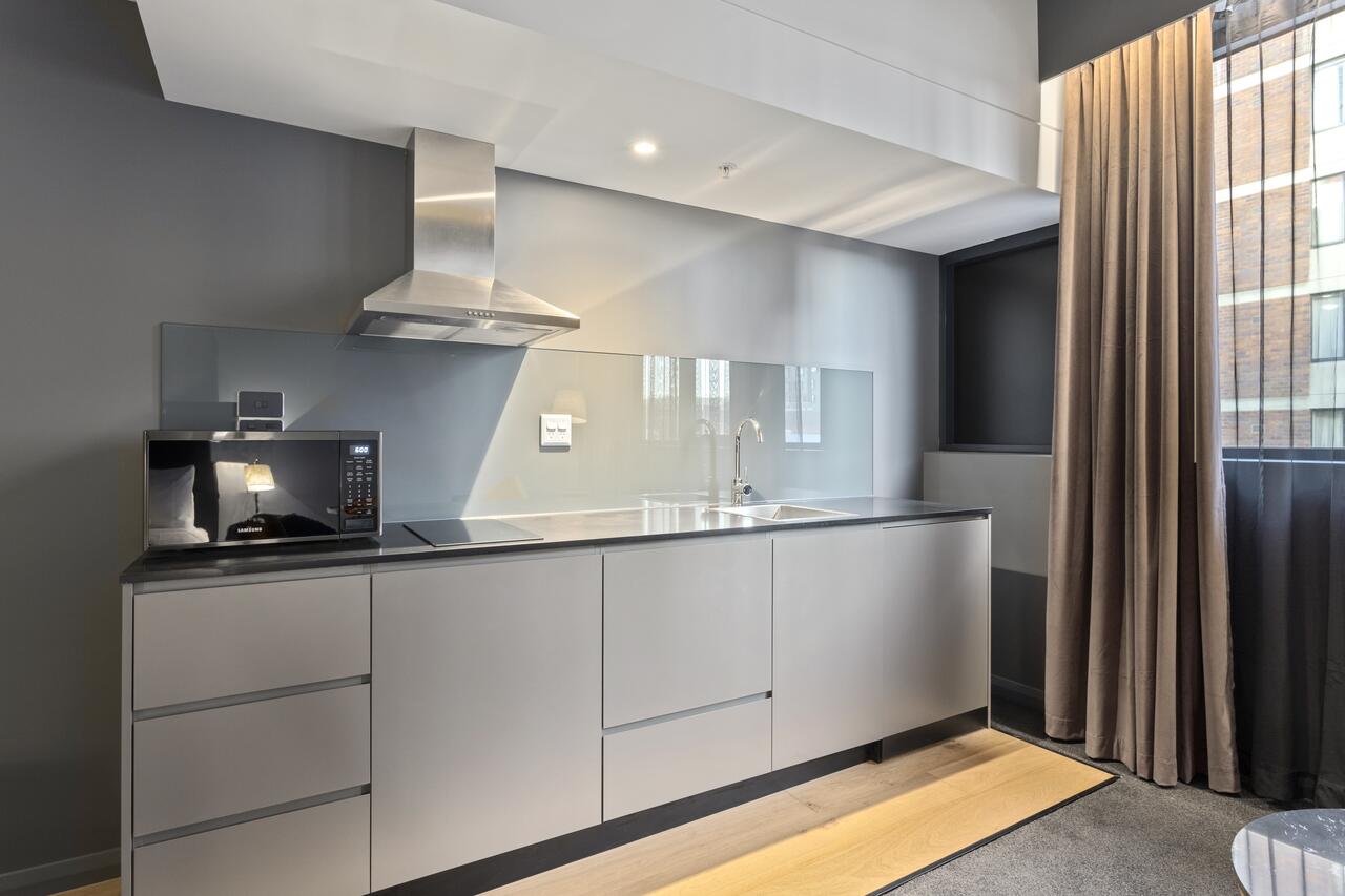 Studio Queen Size Bed