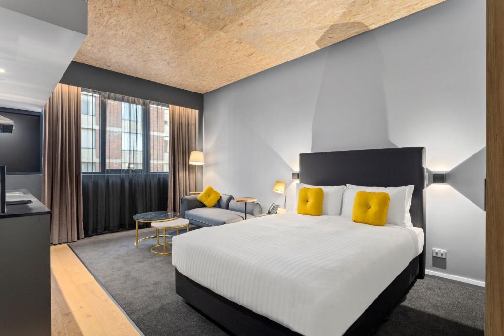 Studio Queen Size Bed