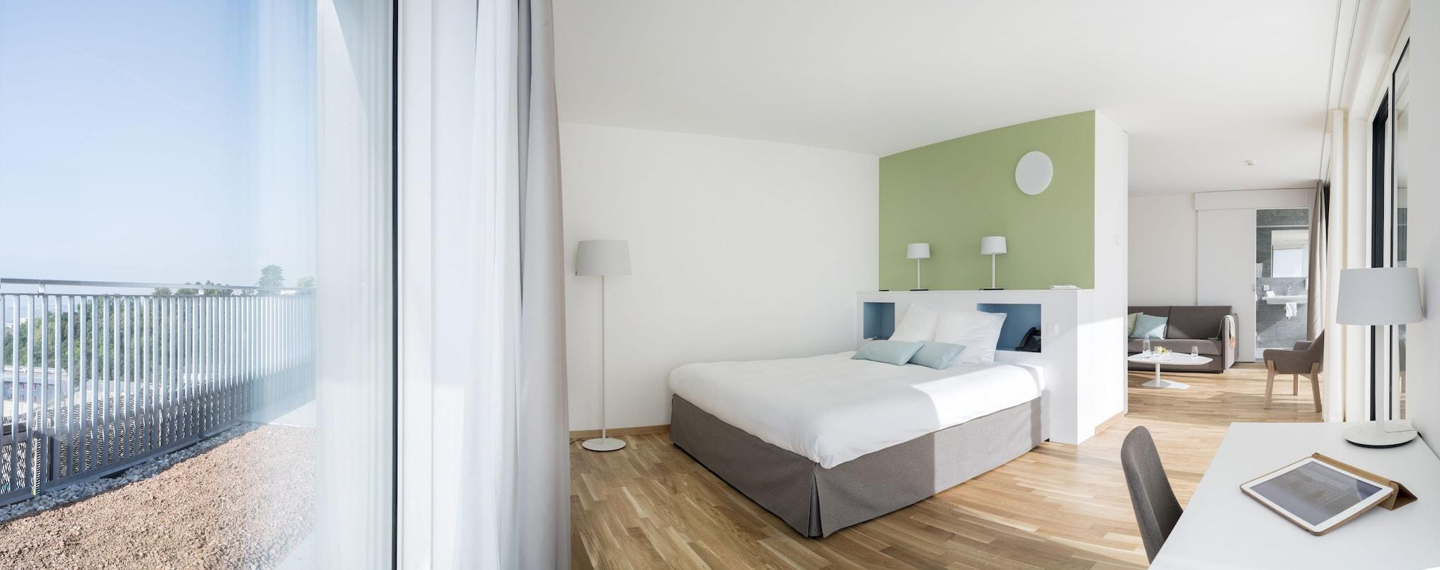 Family Room Queen Size Bed