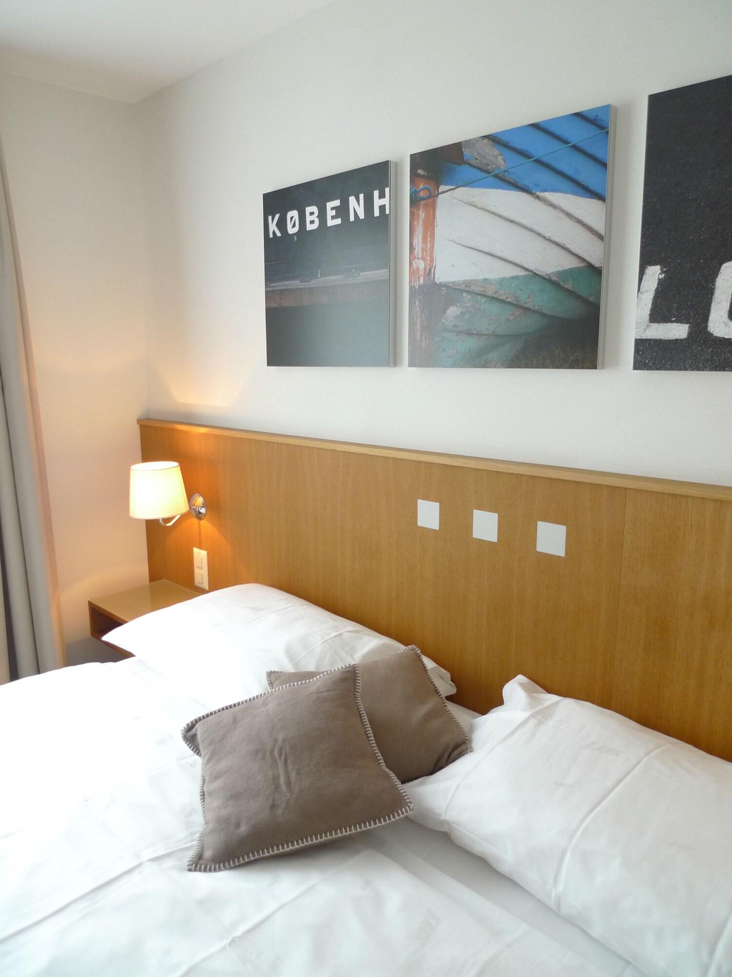 Double Business King Bed