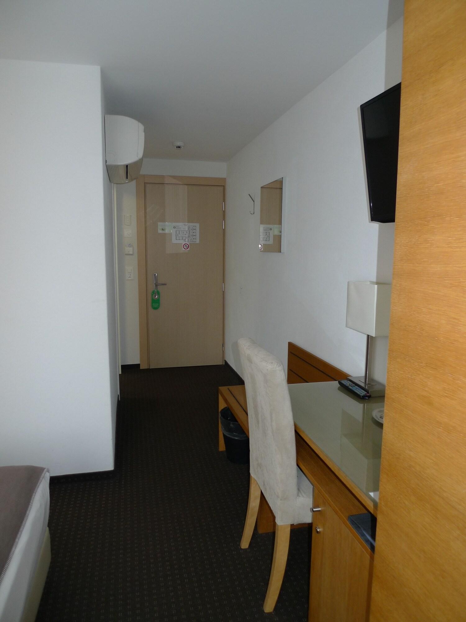 Double Business King Bed