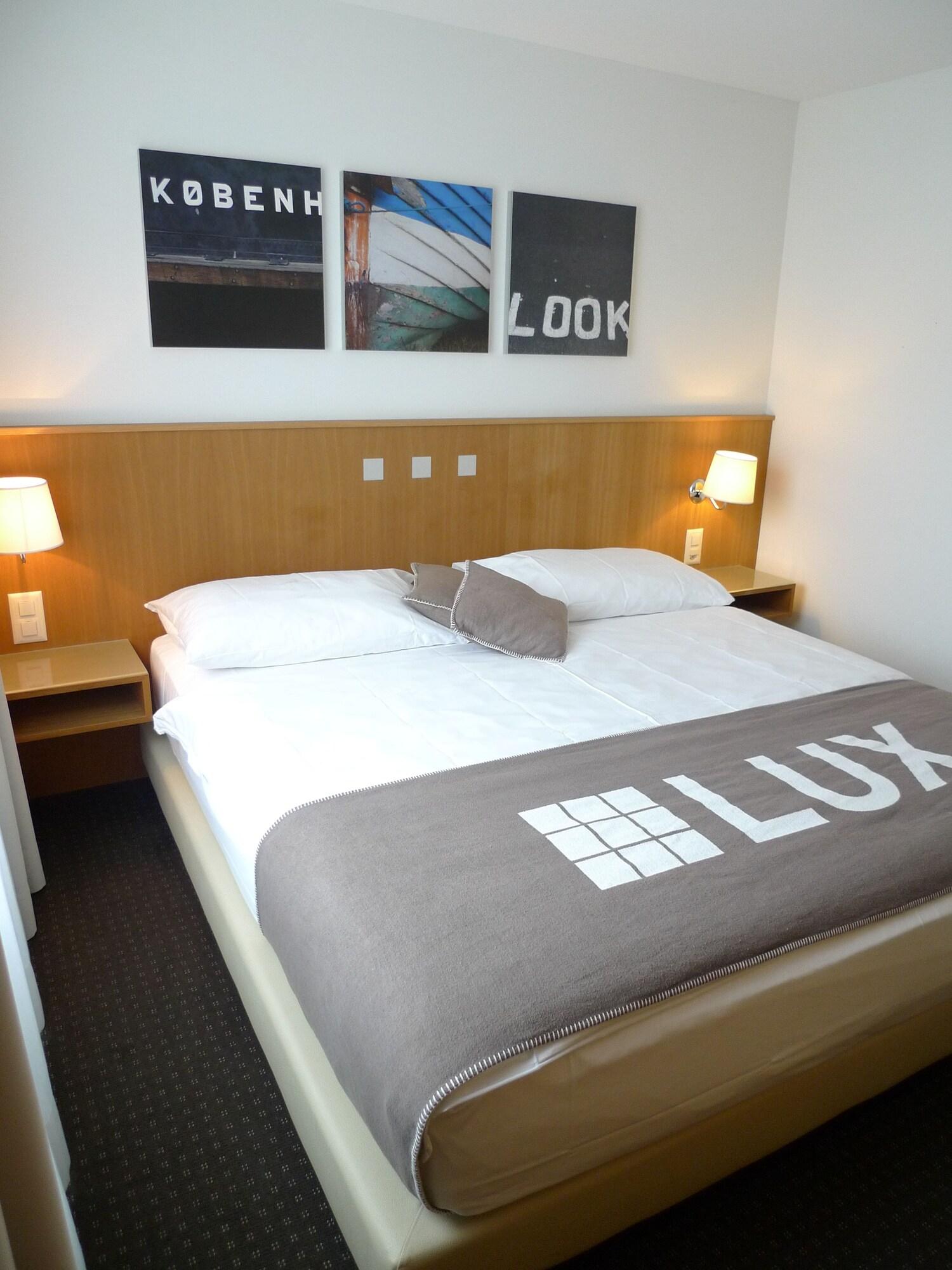 Double Business King Bed