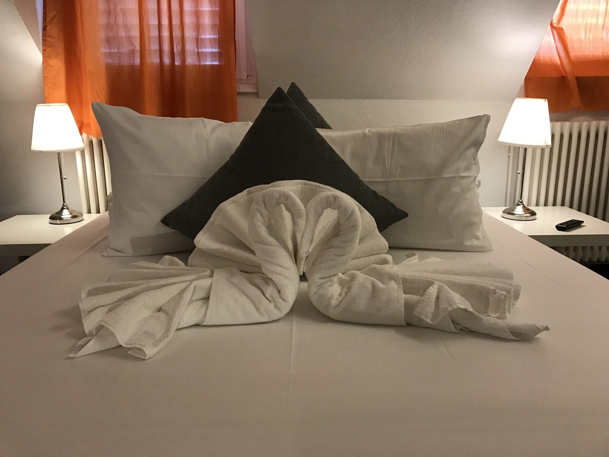 Double Classic Queen Bed