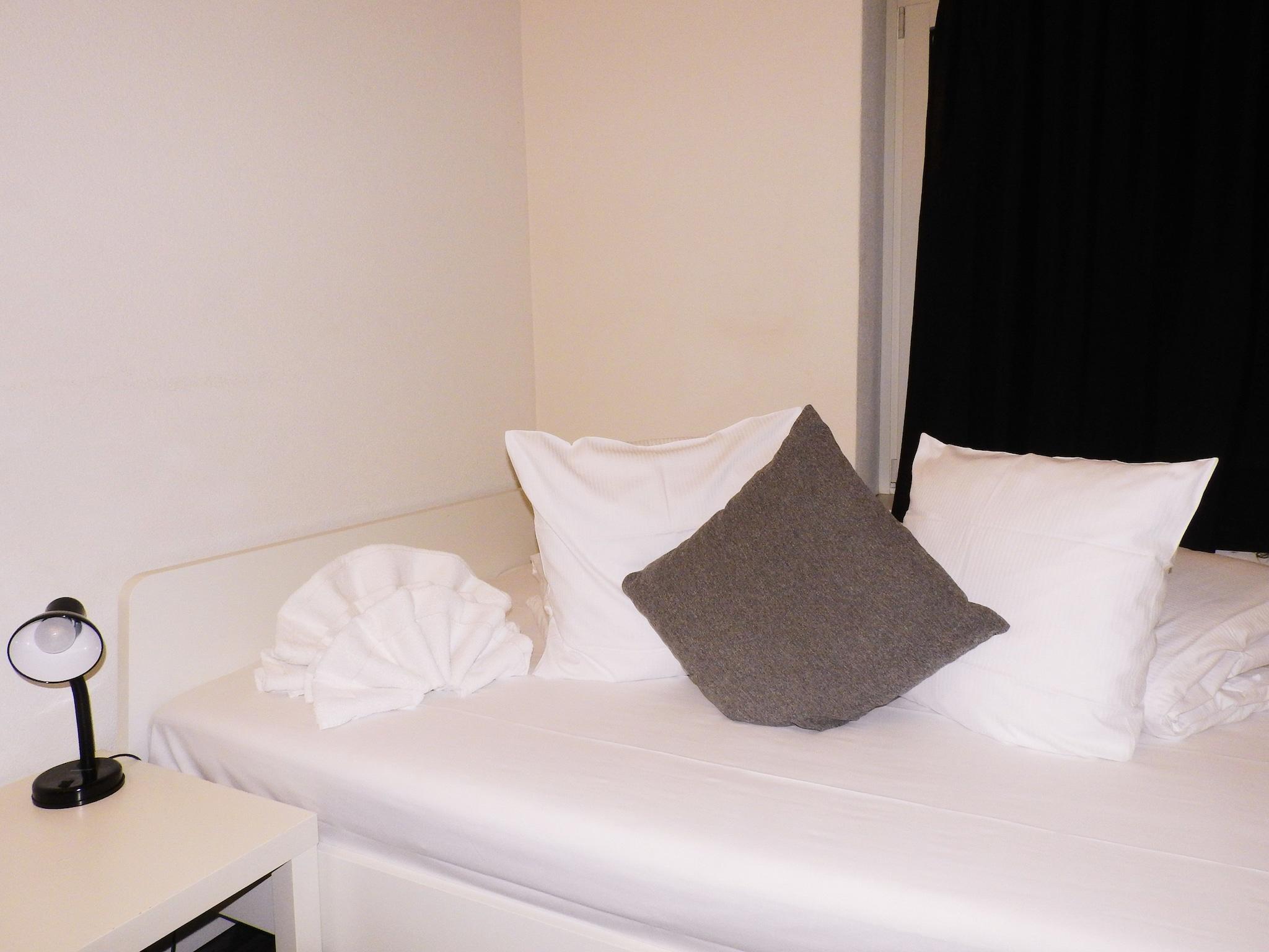 Double Classic Queen Bed