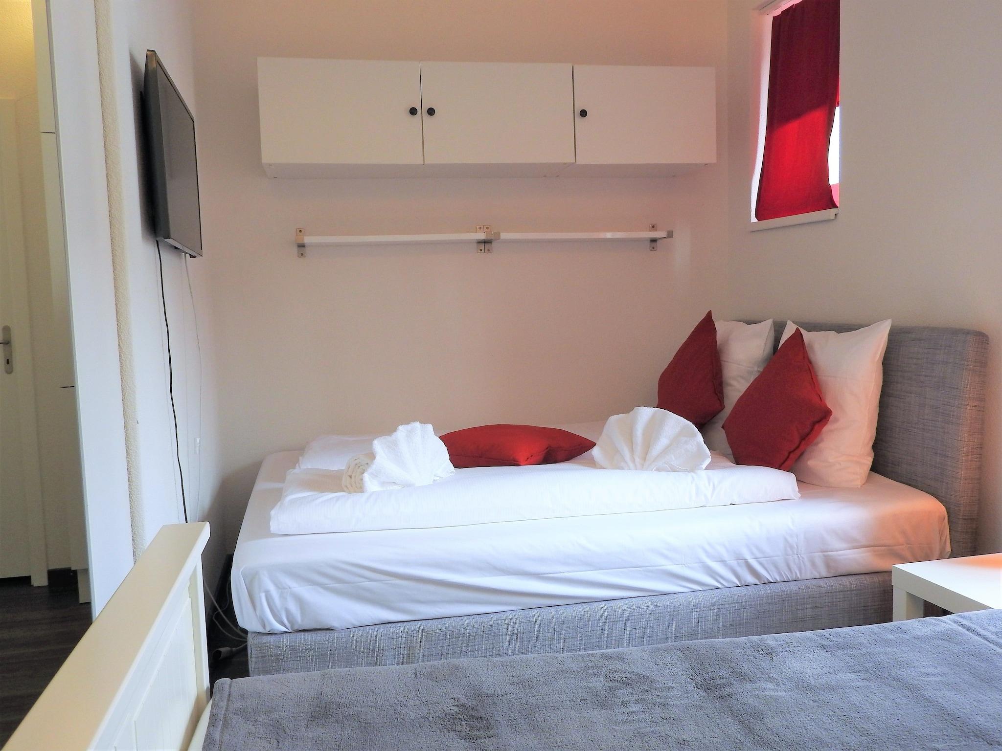 Double Classic Queen Bed