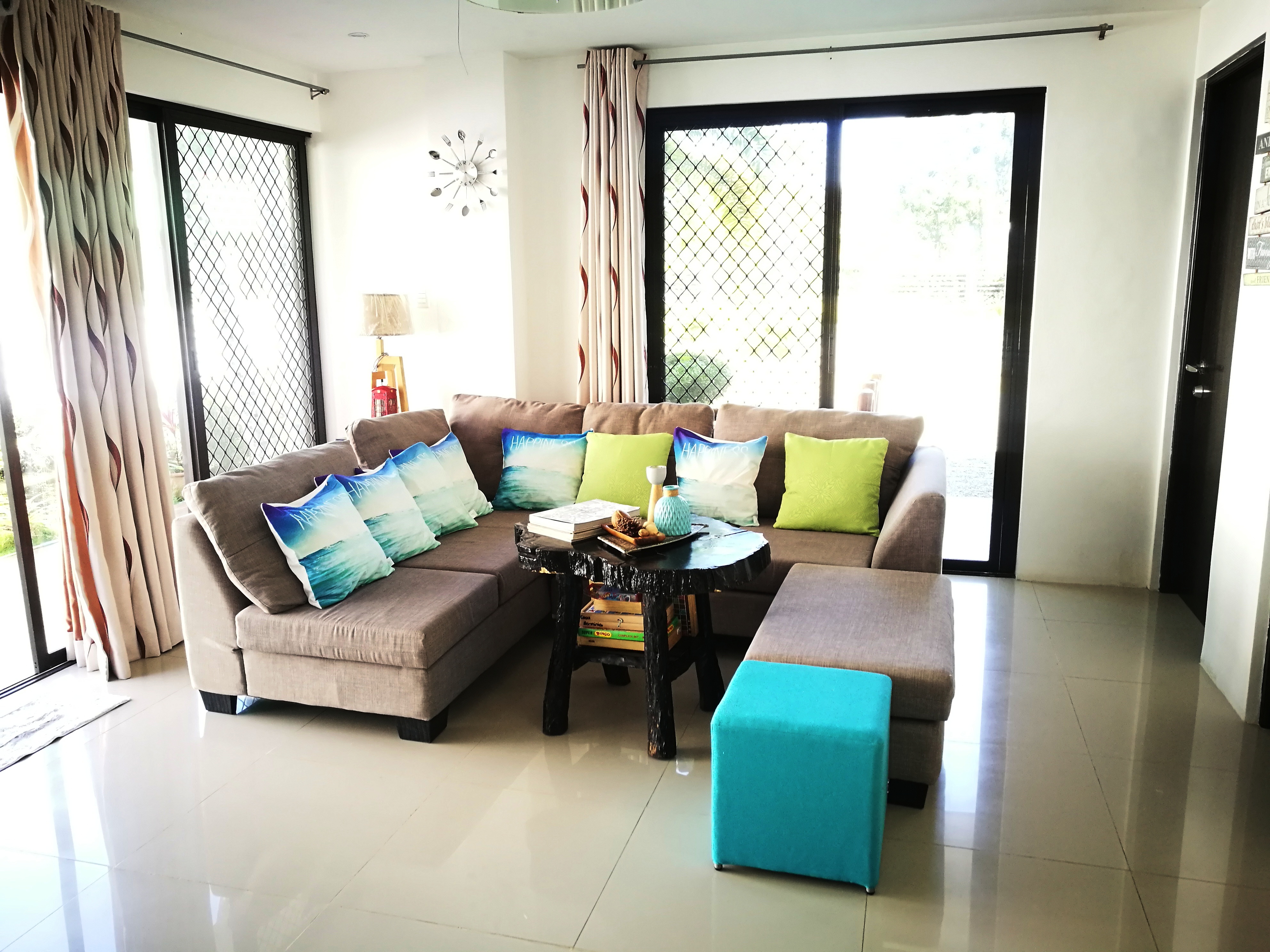 Bungalow Two Queen Beds One Bedroom