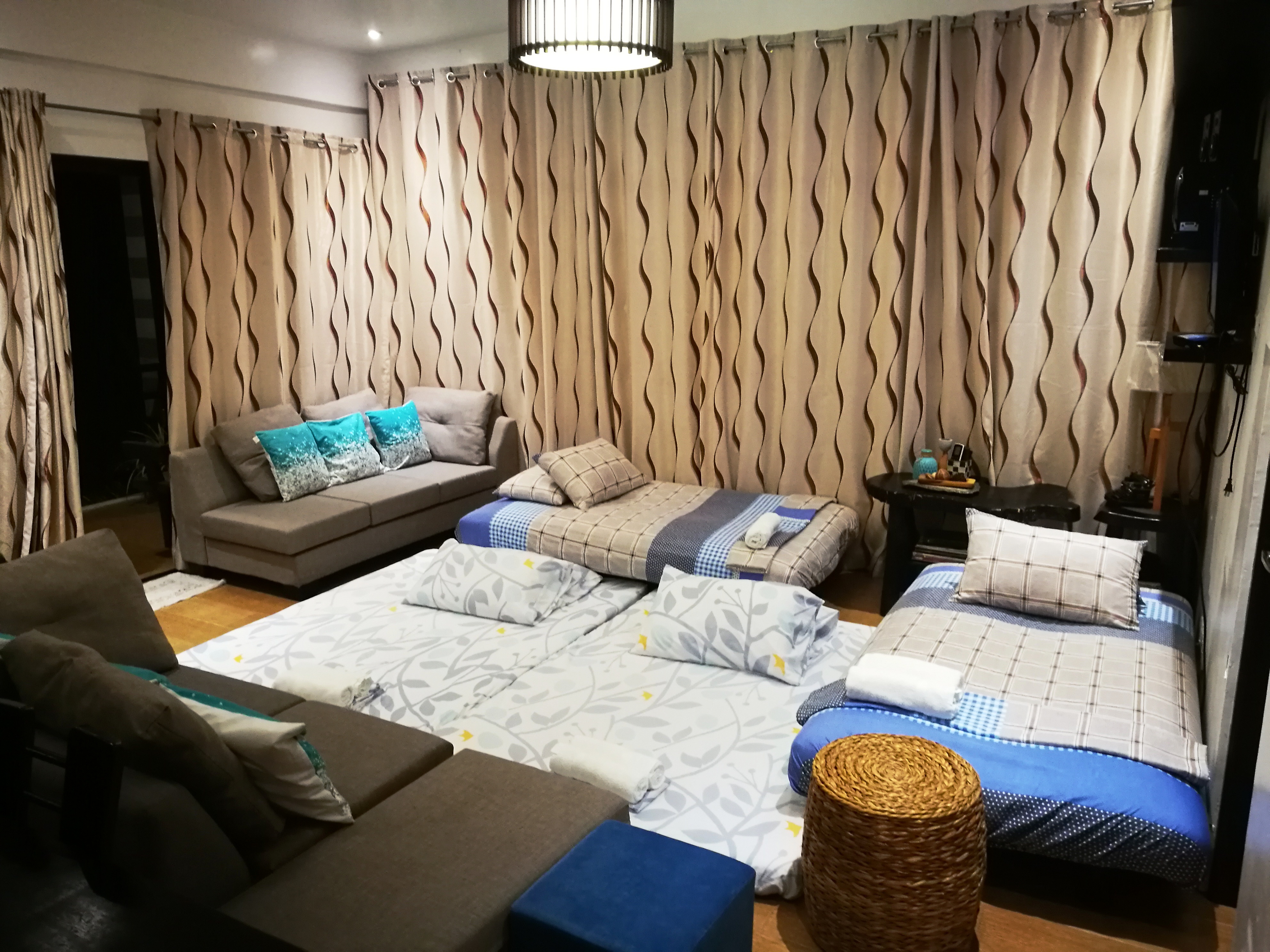 Studio Superior Mountain View