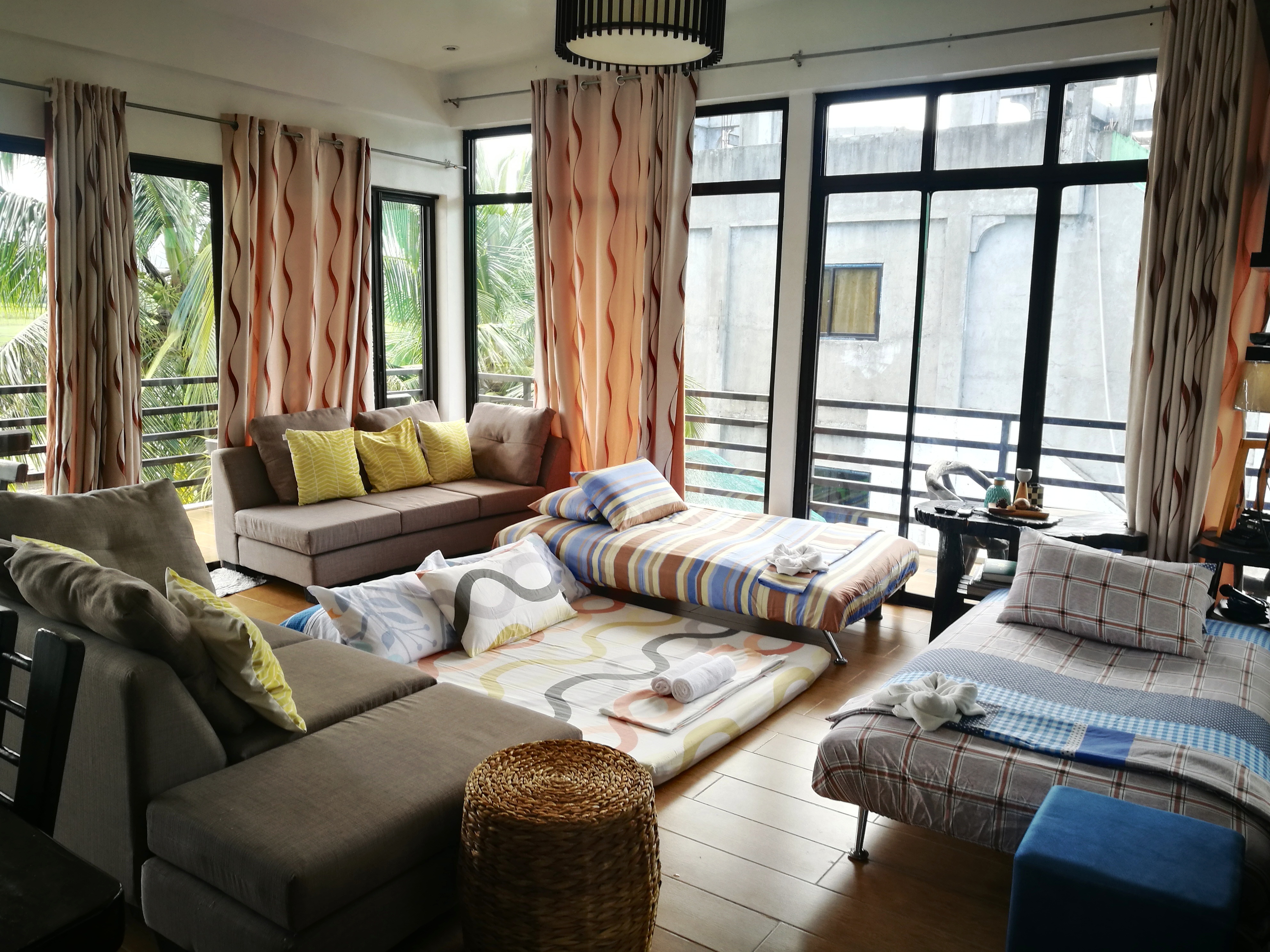 Studio Superior Mountain View