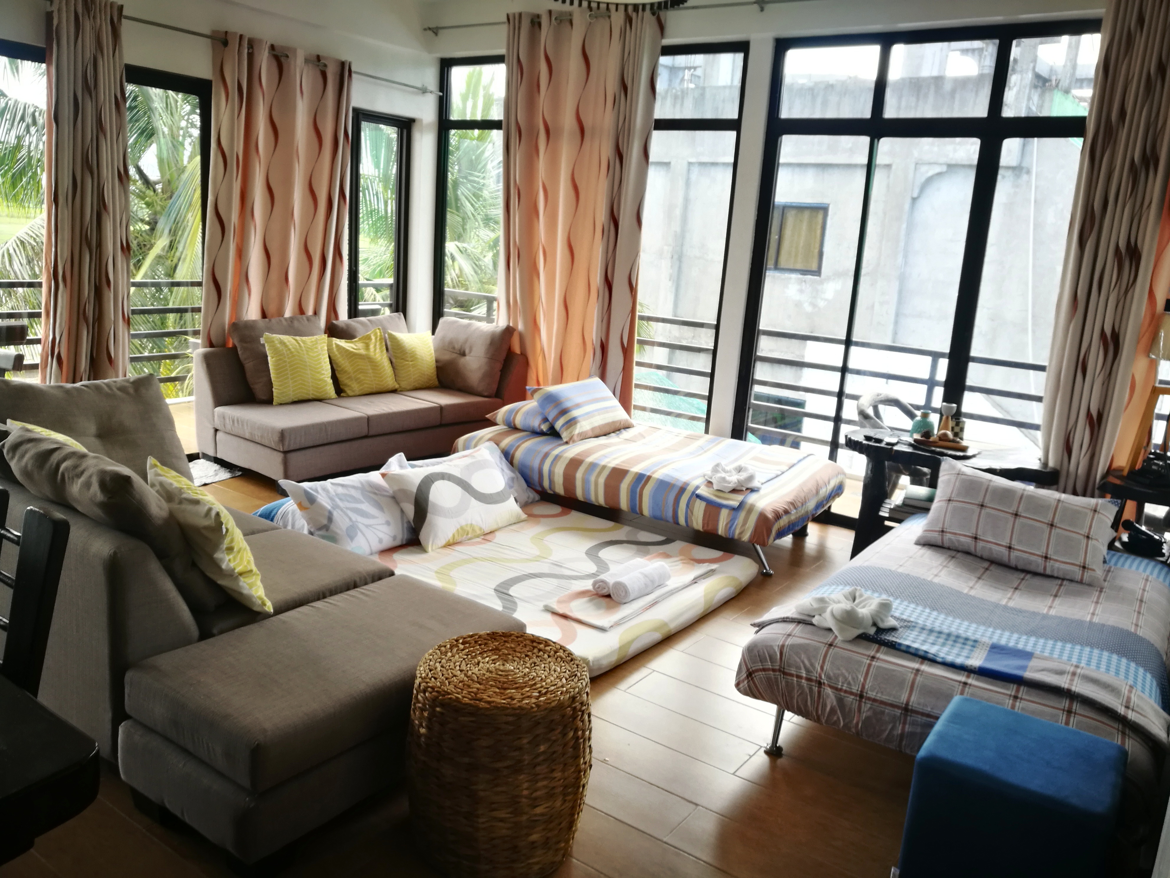 Studio Superior Mountain View