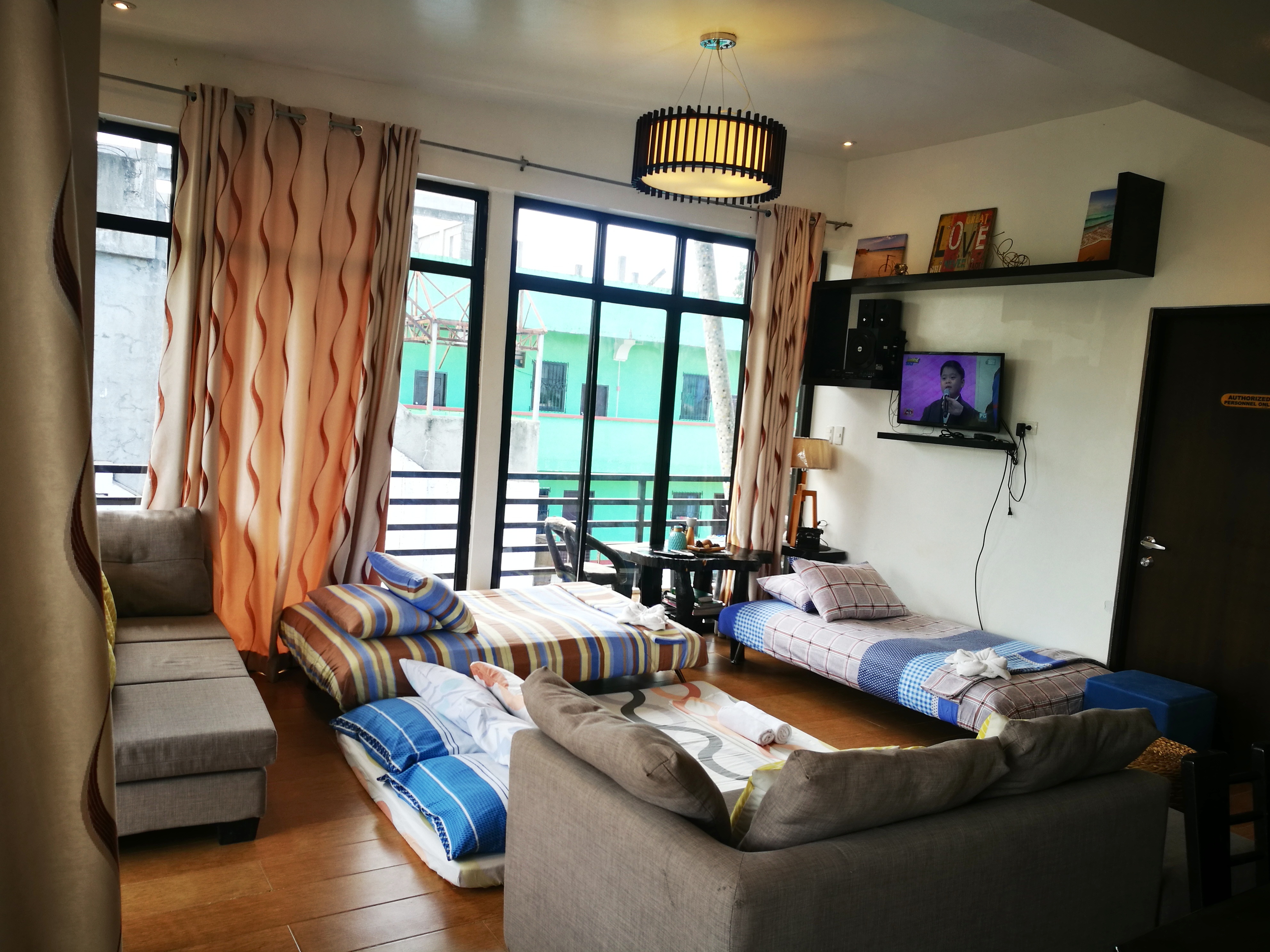 Studio Superior Mountain View