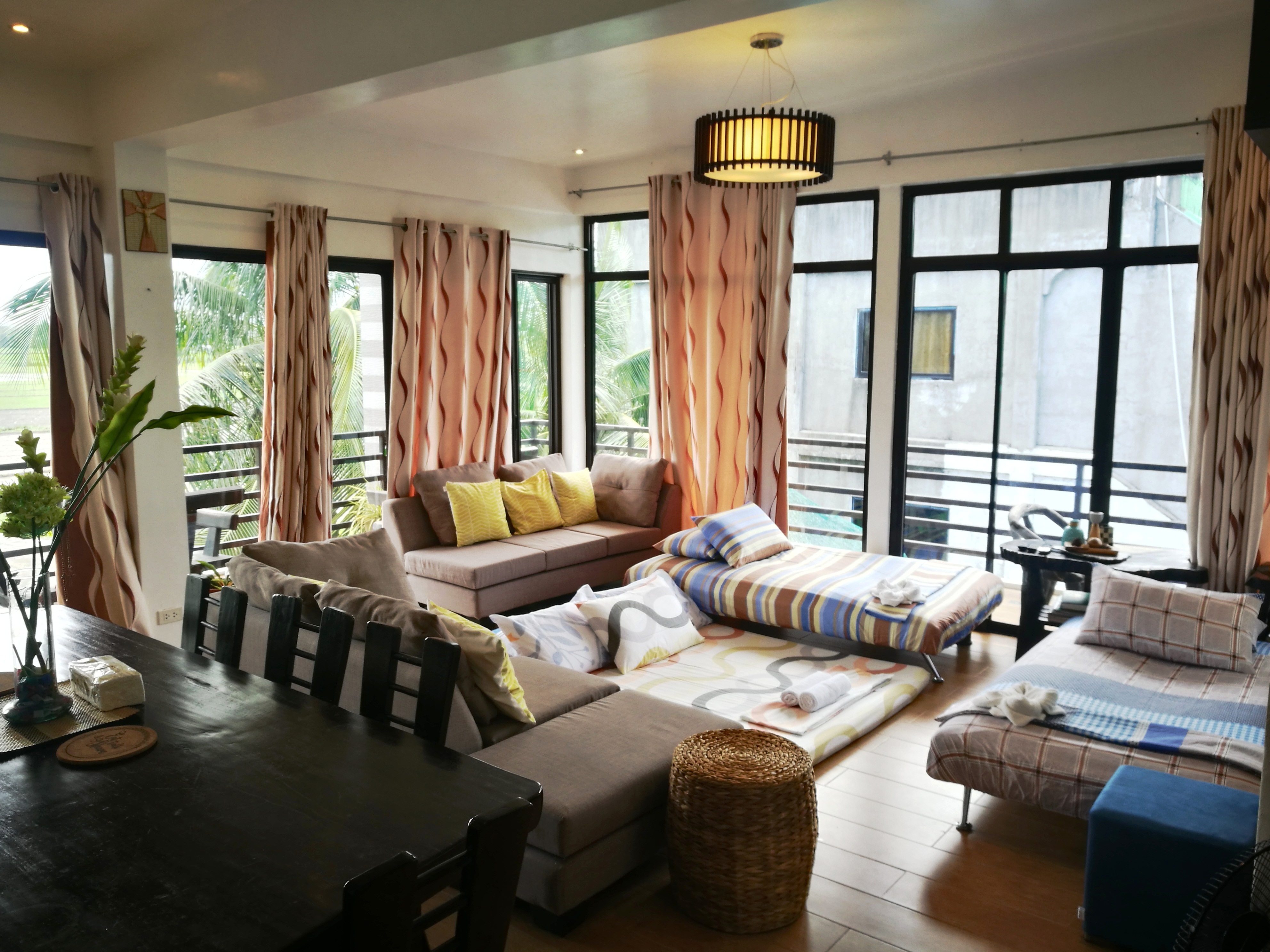 Studio Superior Mountain View