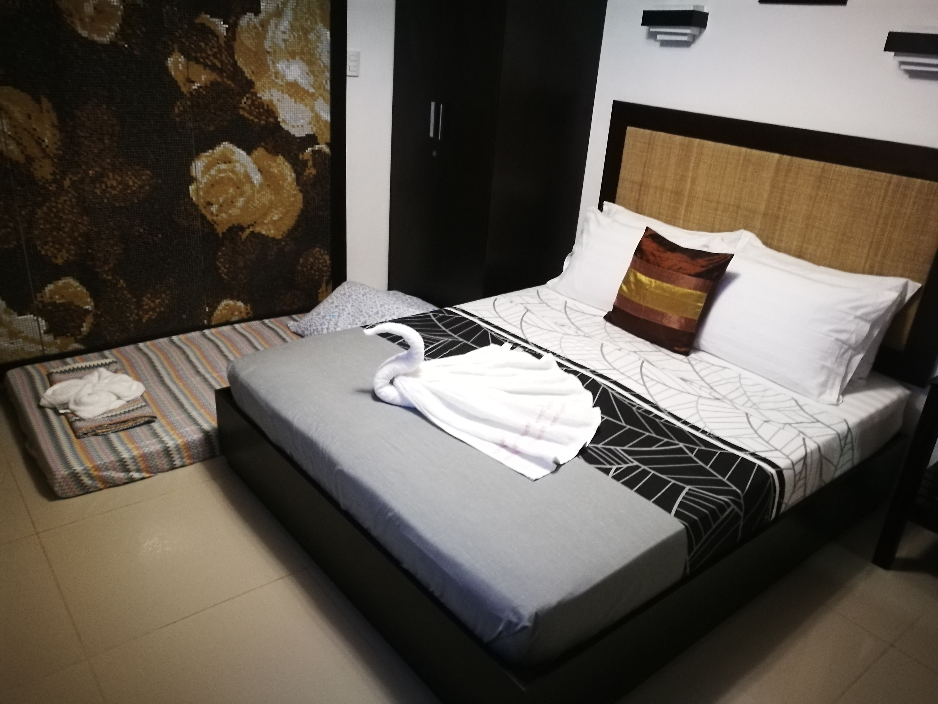 Studio Superior Mountain View