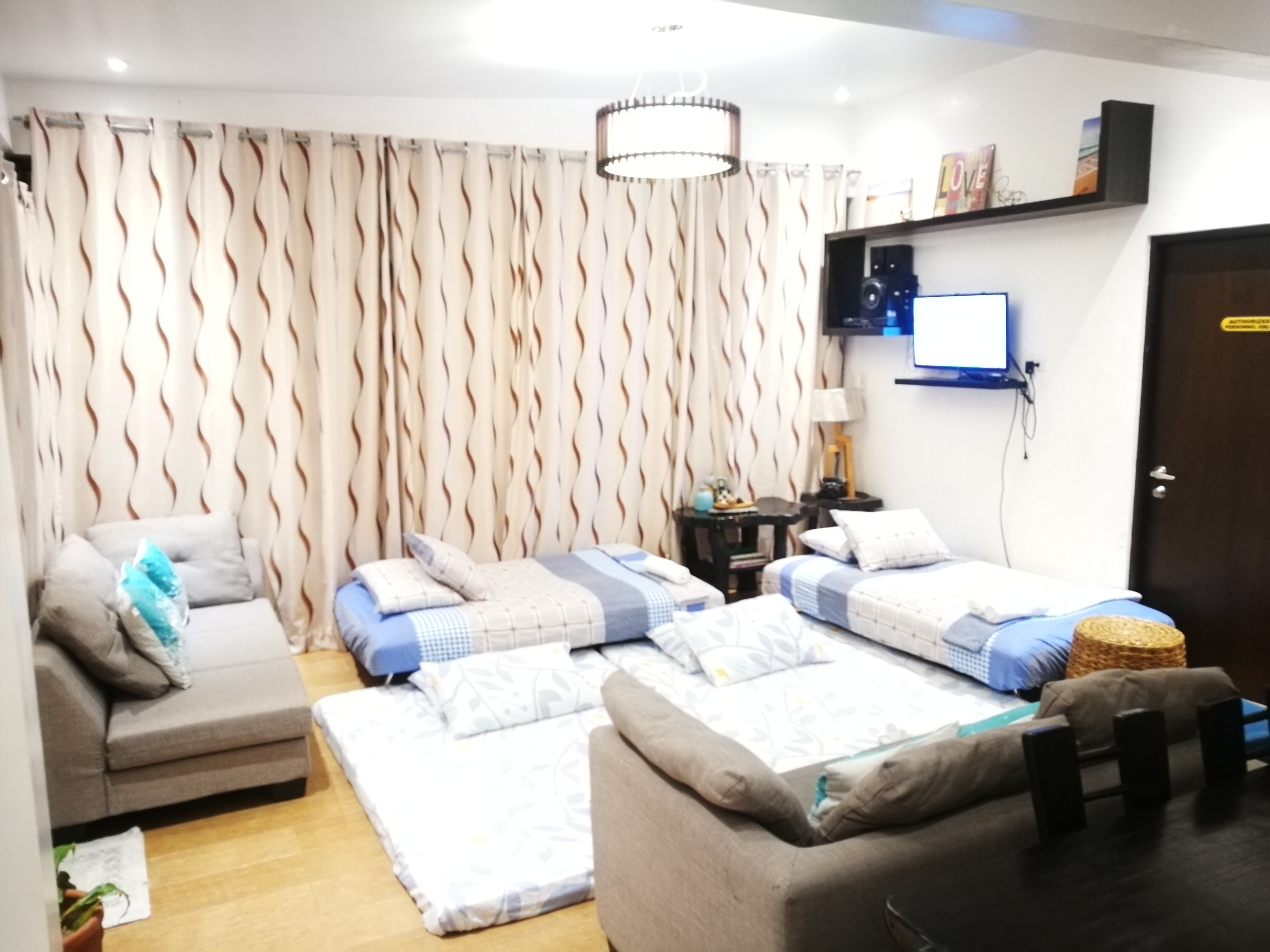 Studio Superior Mountain View