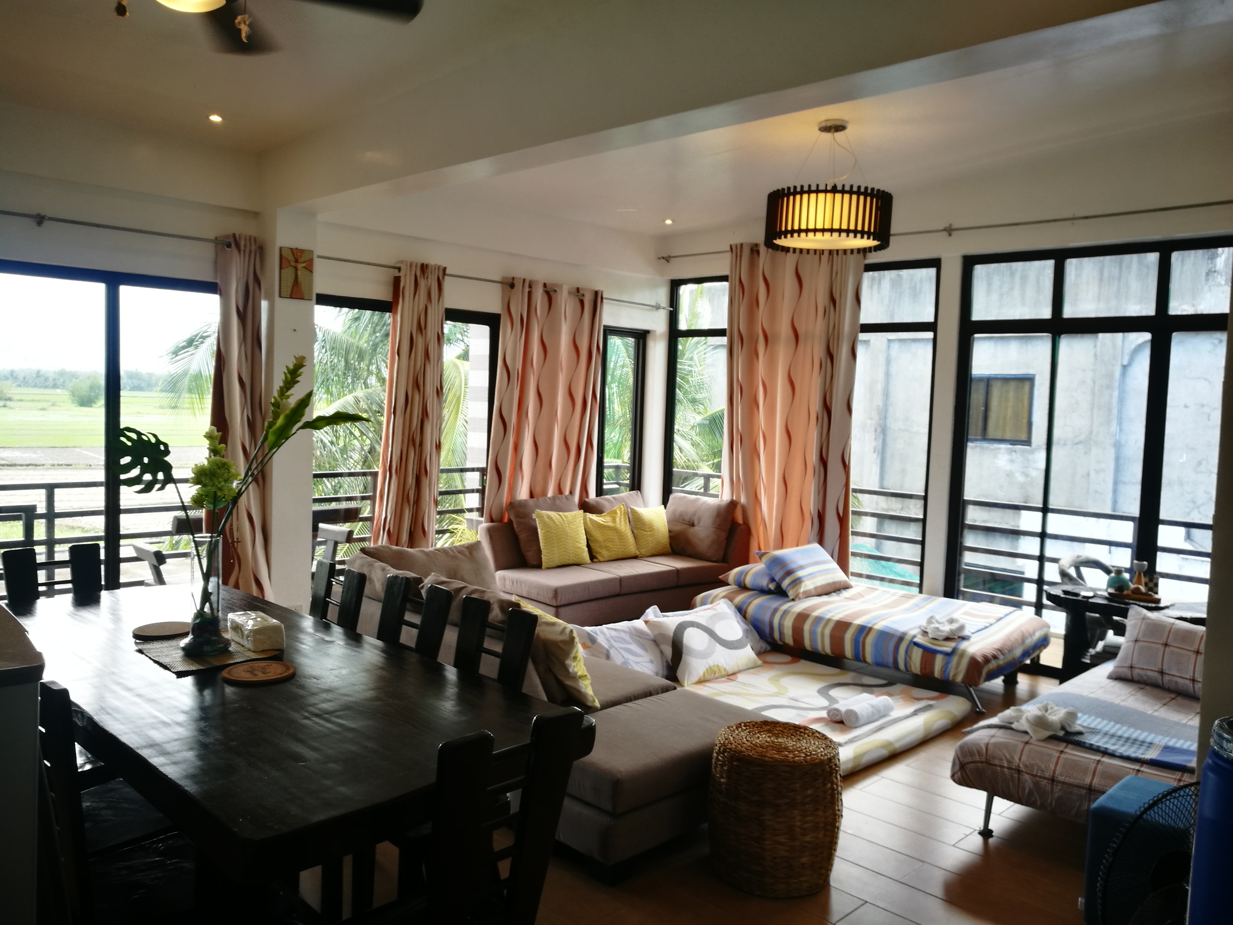 Studio Superior Mountain View