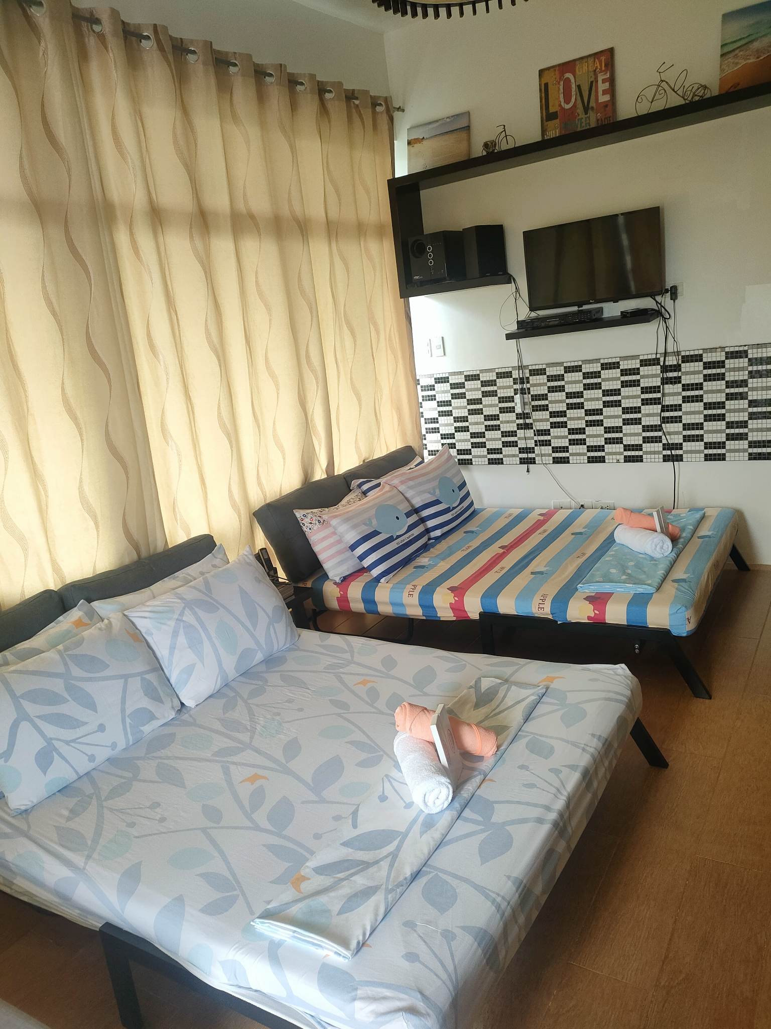 Studio Superior Mountain View