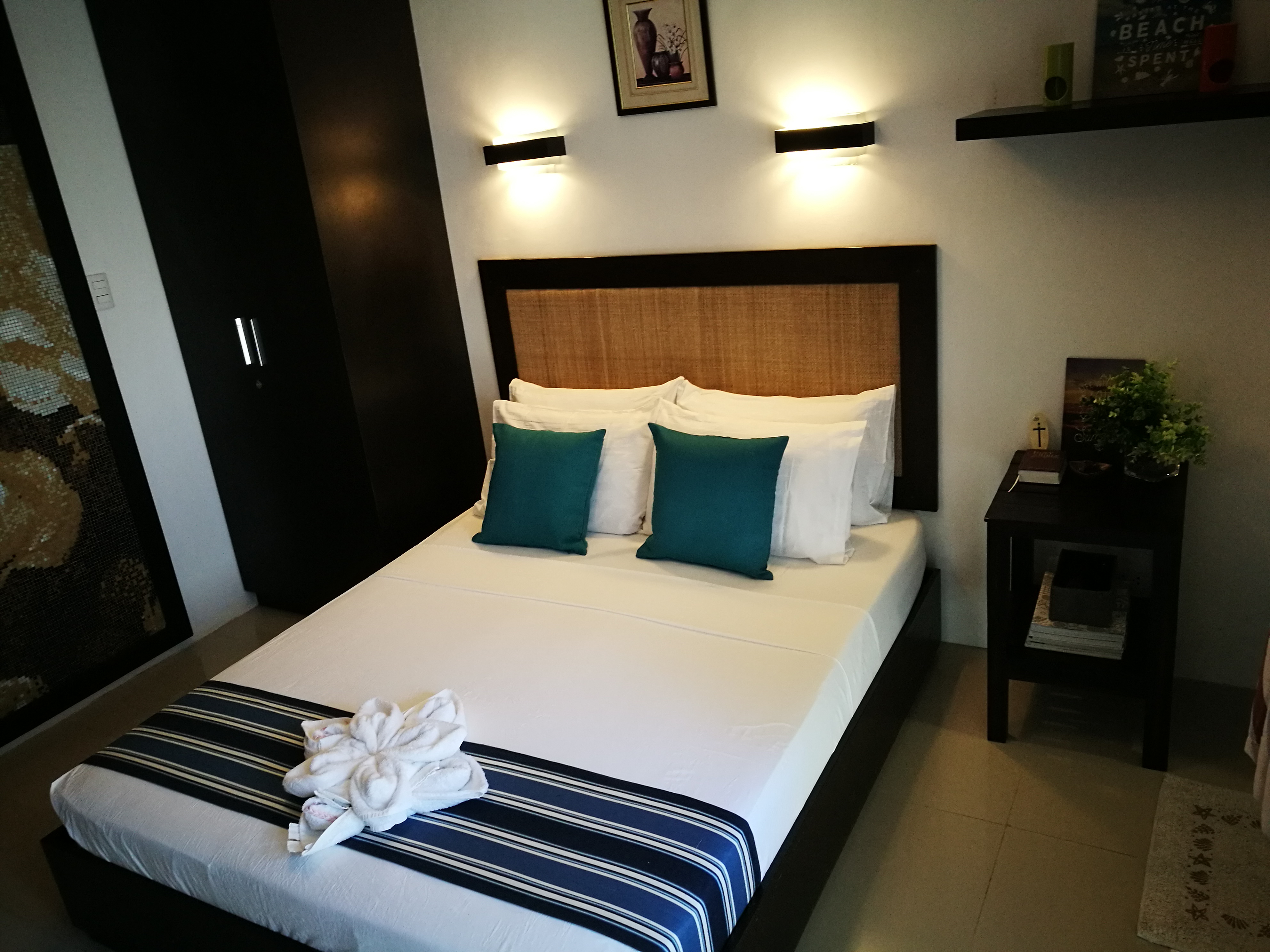 Bungalow Two Queen Beds One Bedroom