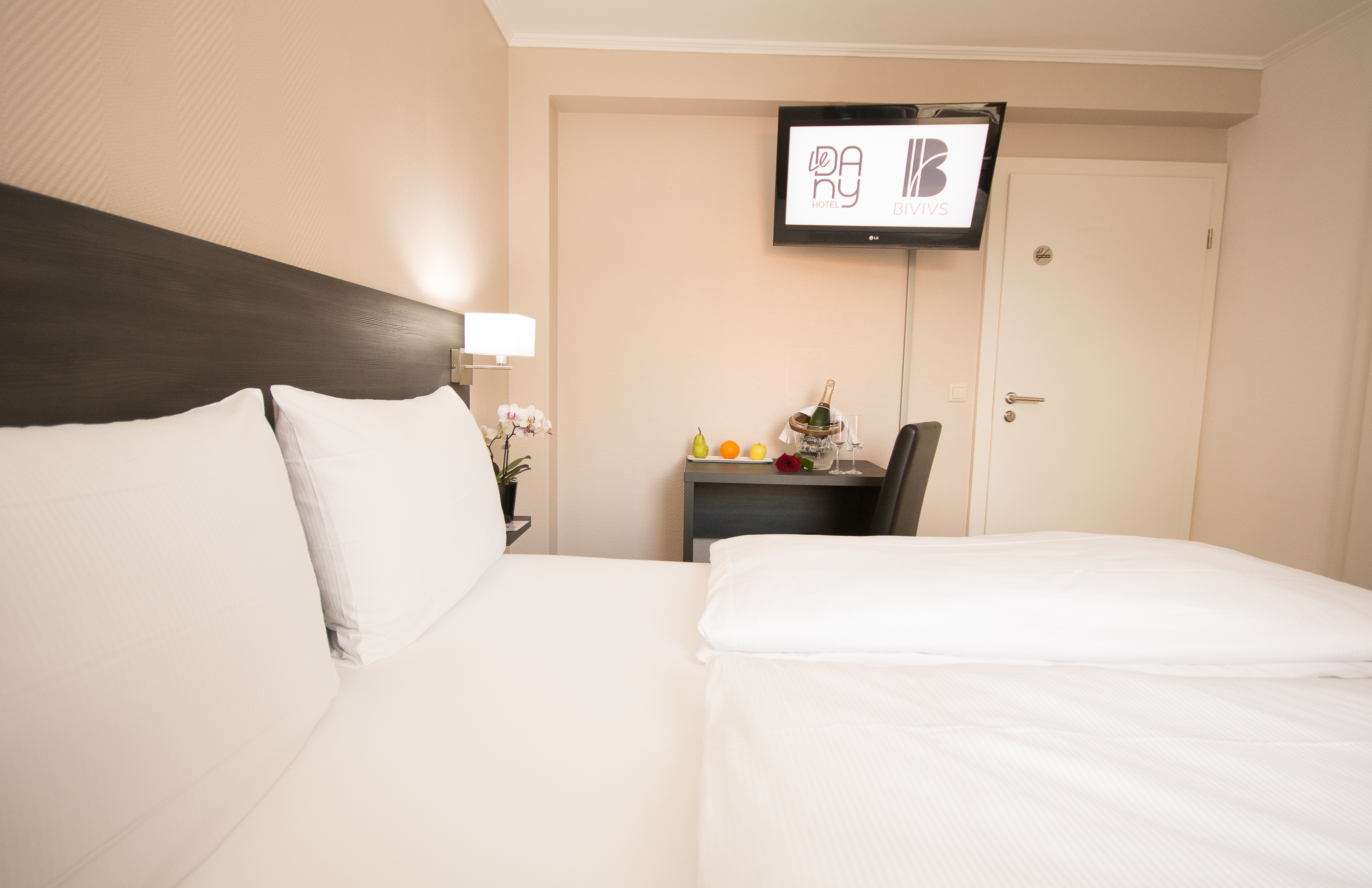 Double Queen Size Bed