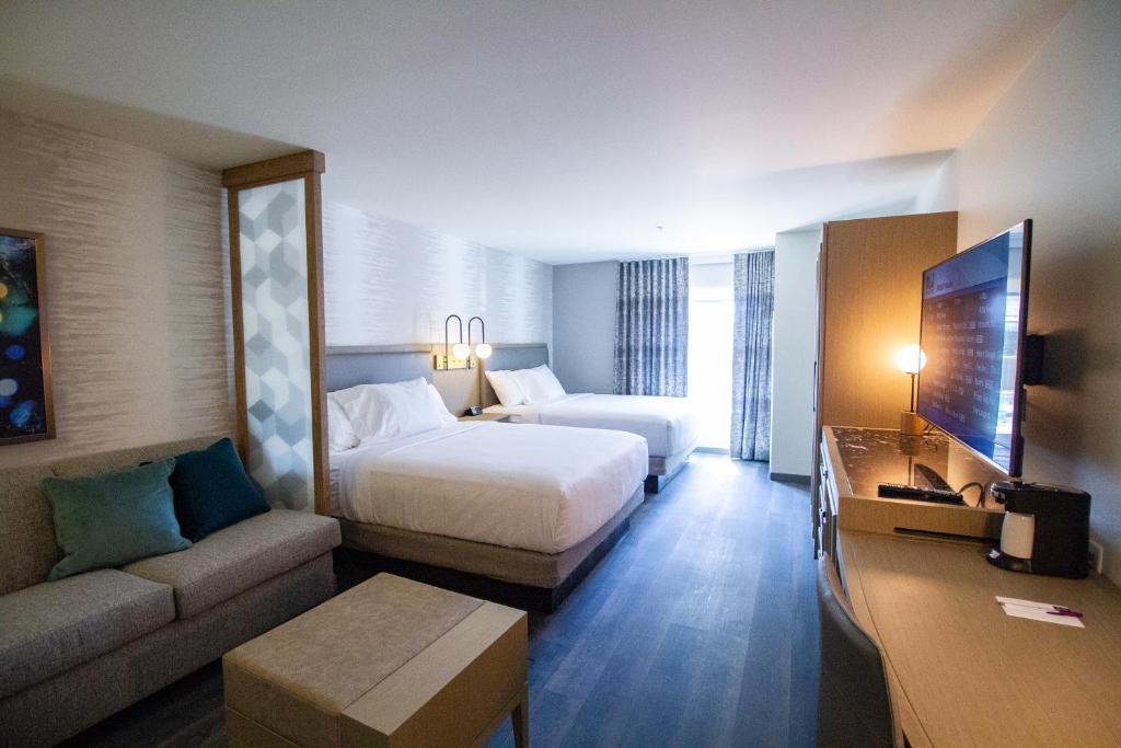 Double Queen Size Bed