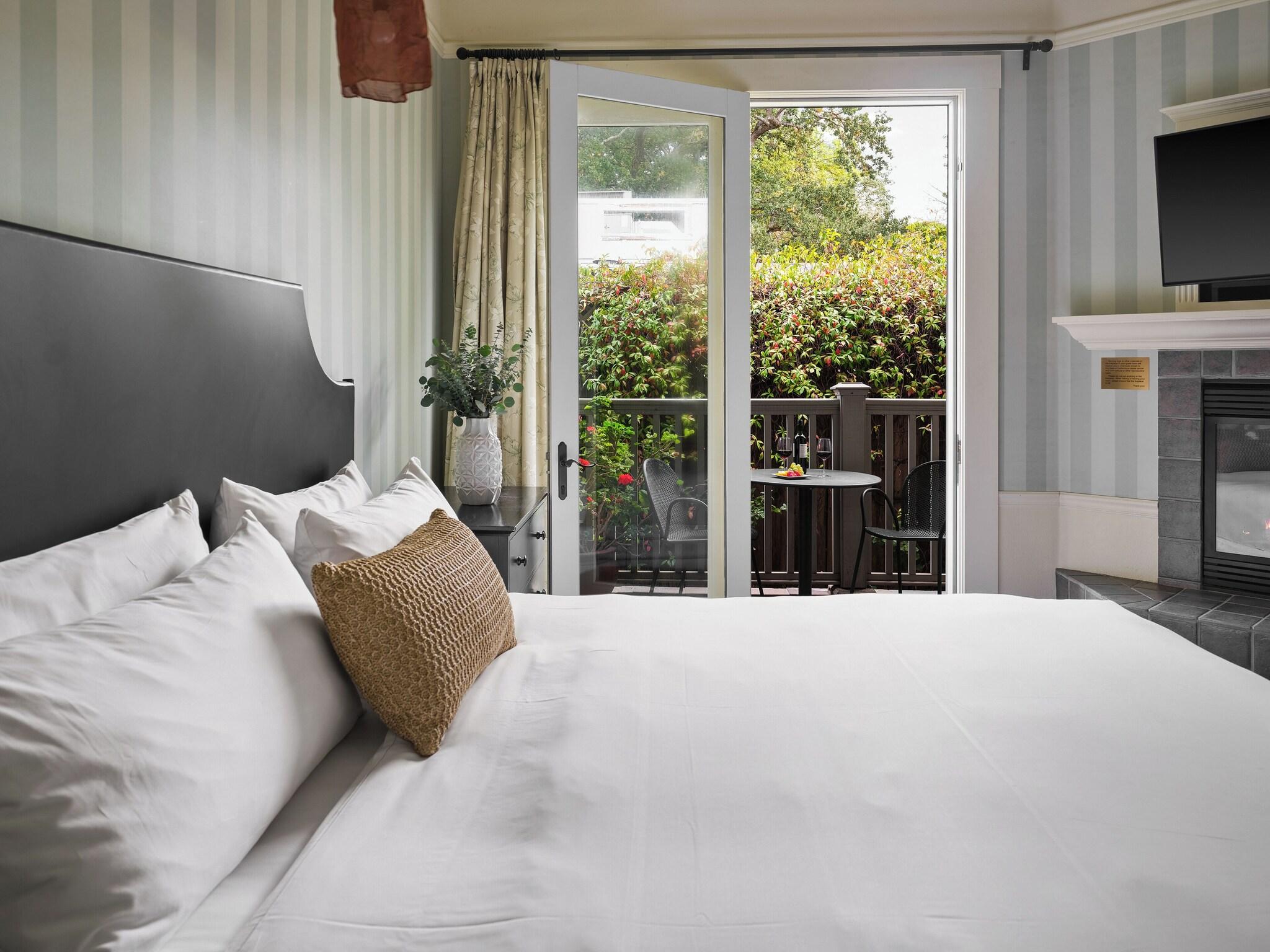 Double Accessible-queen Size Bed