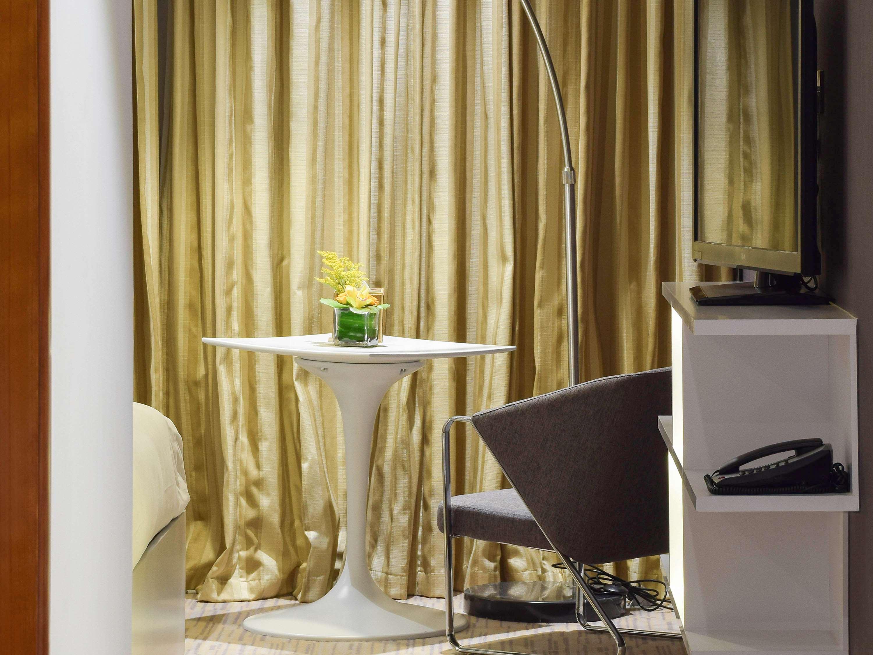 Junior Suite Queen Size Bed