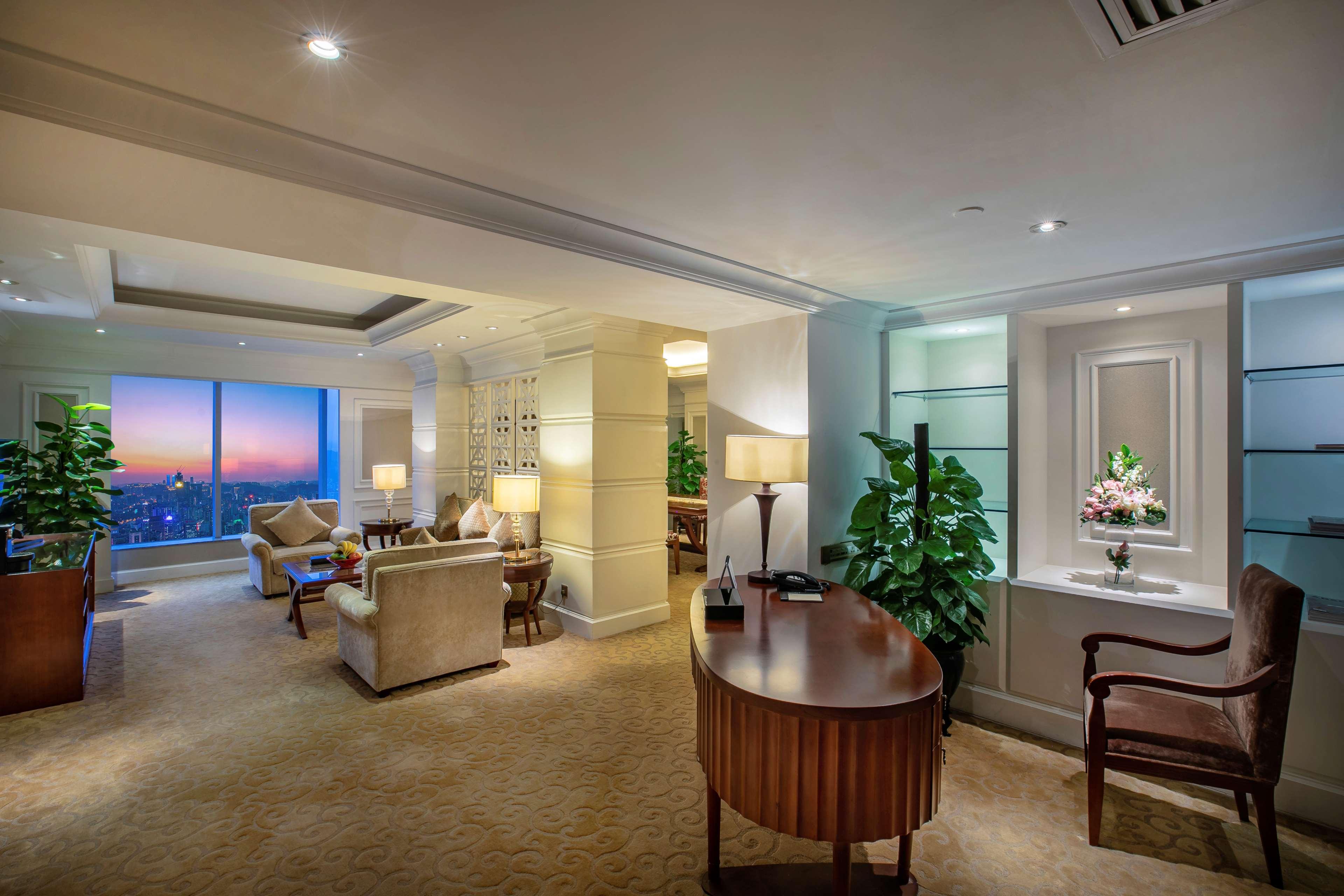 Suite City View King Bed