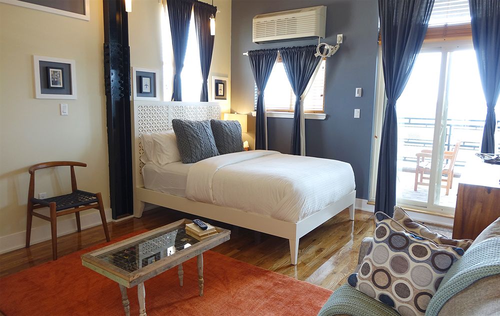 Suite Deluxe Queen Bed